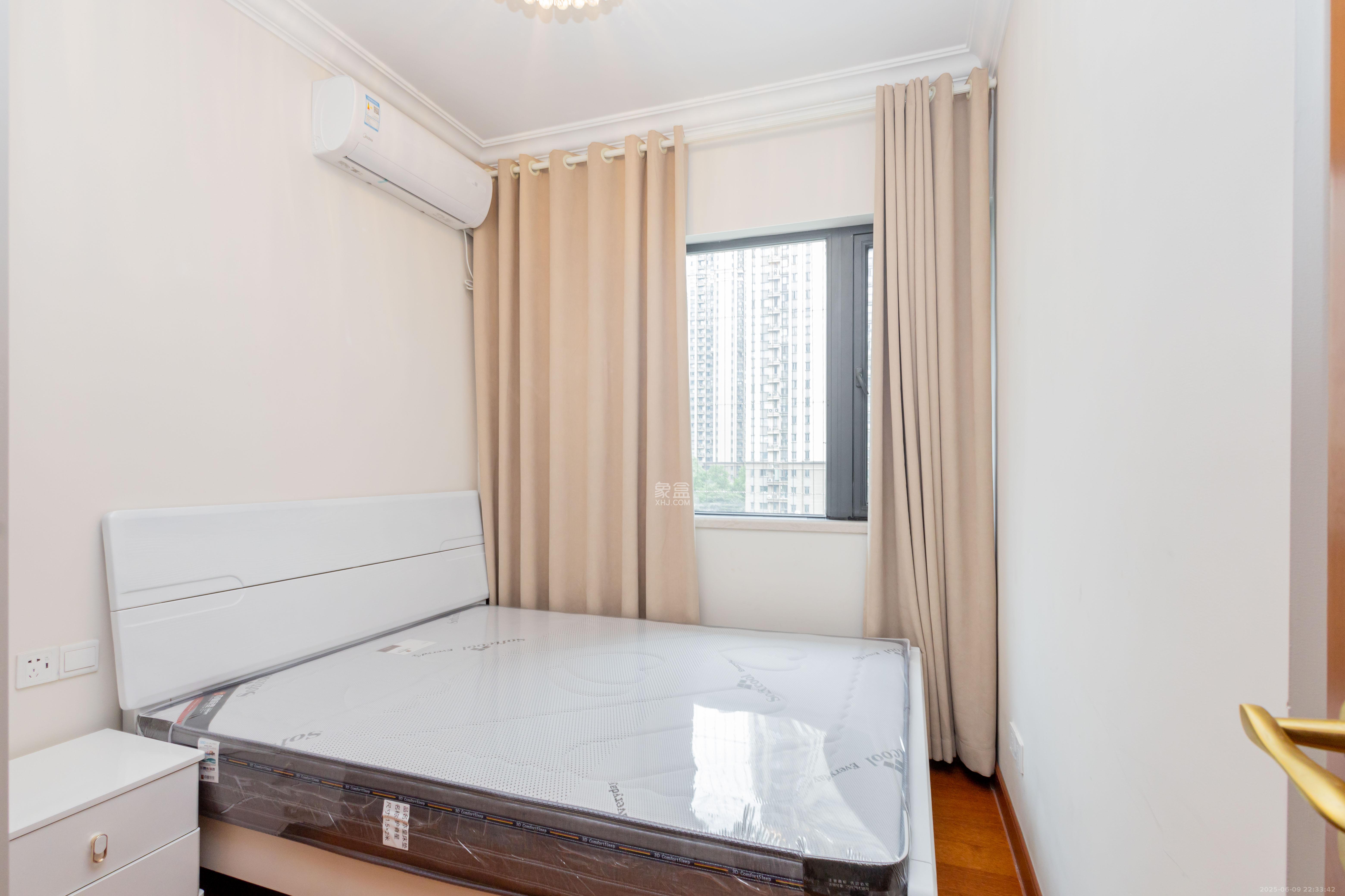 恒大江湾 3室2厅1卫 99.8万 恒大江湾 3室2厅1卫 99.8万卧室