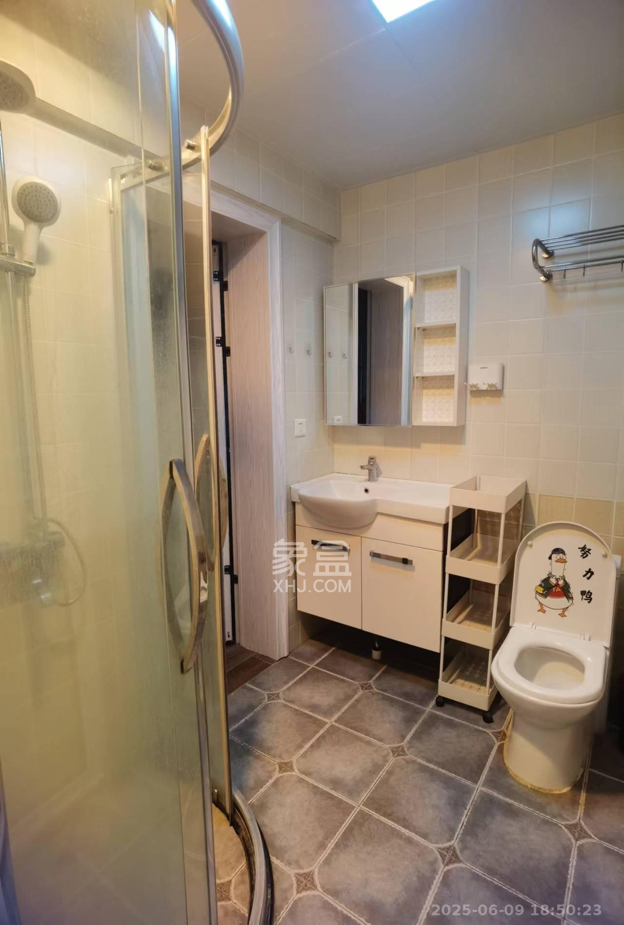 东怡外国(南湖一号) 2室1厅1卫 3200.0元/月 东怡外国(南湖一号) 2室1厅1卫 3200.0元/月室内图