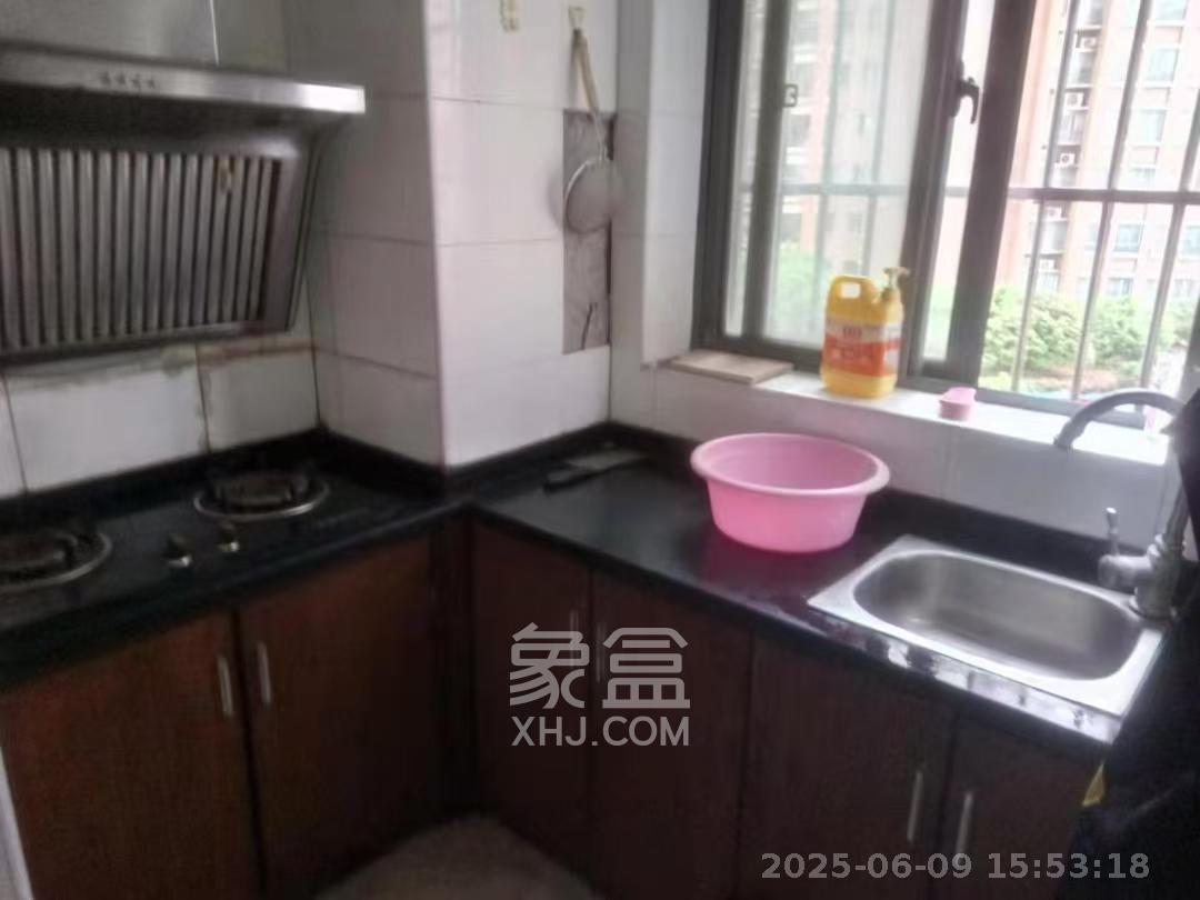 上海城小区 1室1厅1卫 1400.0元/月 上海城小区 1室1厅1卫 1400.0元/月室内图