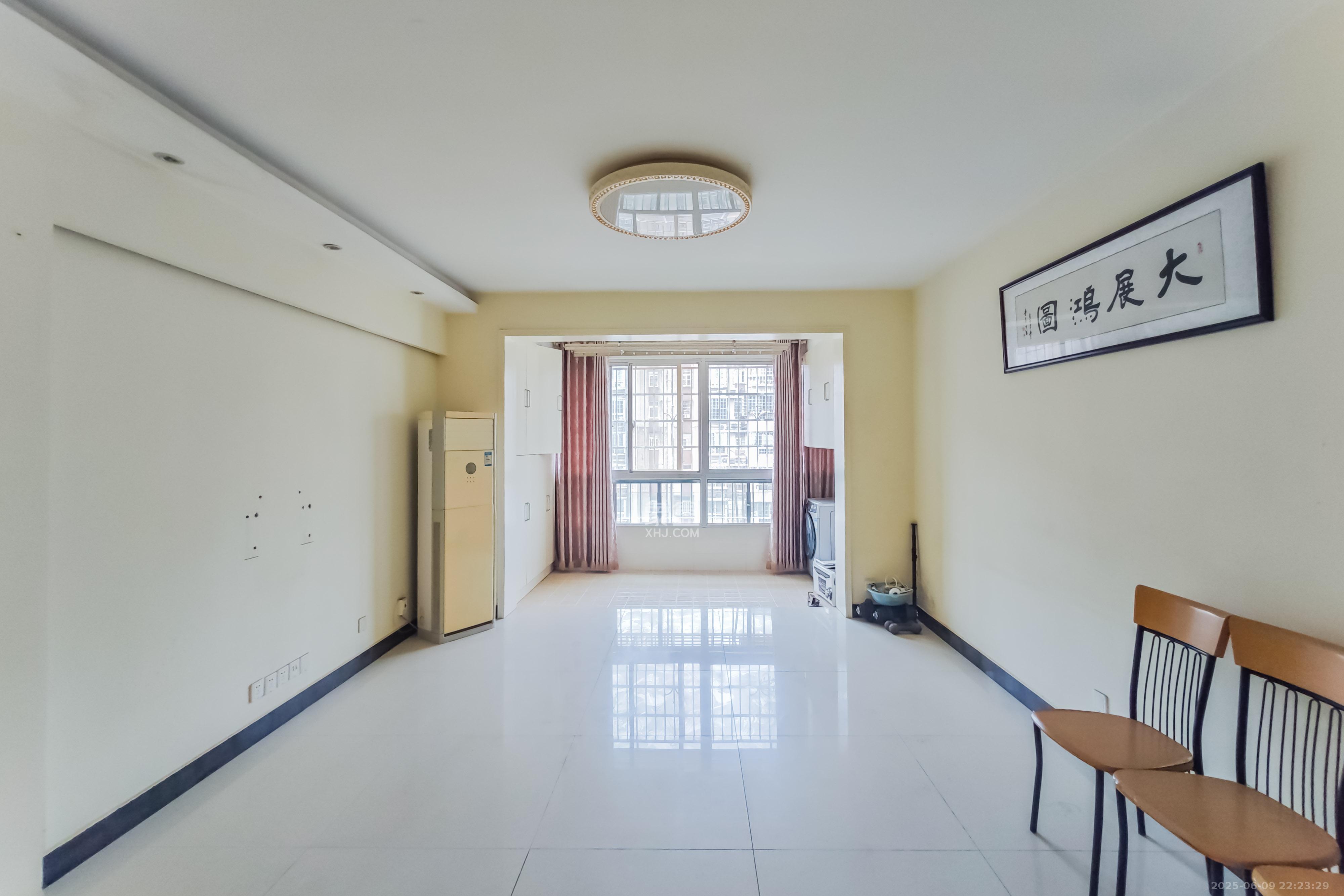 中城丽景香山园  3室2厅1卫   81.00万客厅