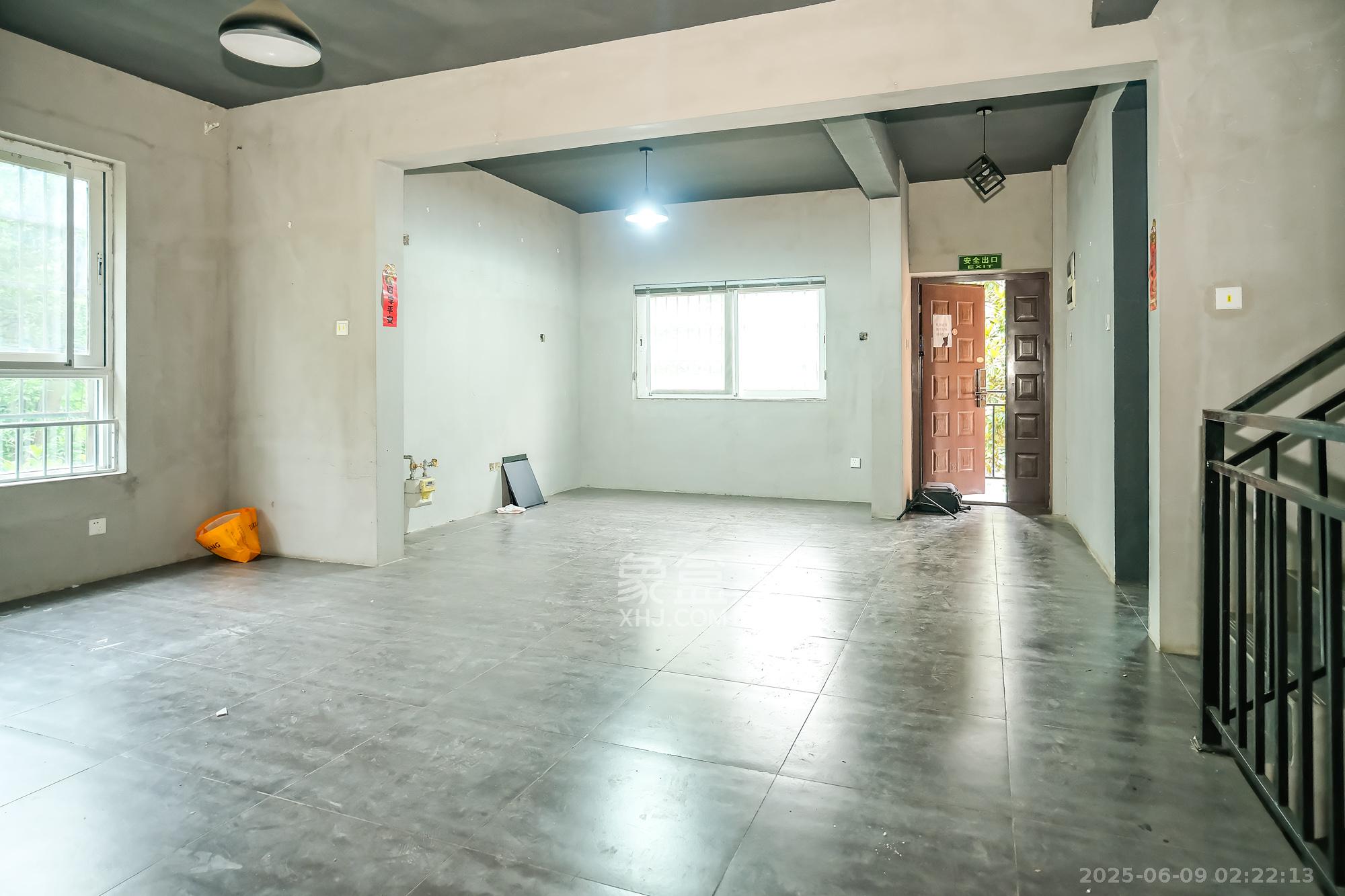 山水湾  5室2厅3卫    571.0万 山水湾  5室2厅3卫    571.0万