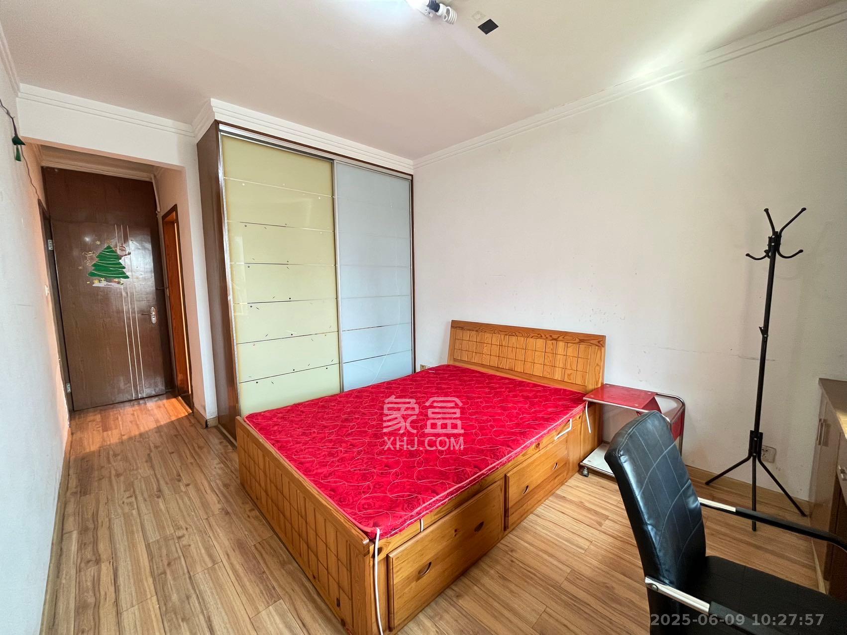 恩瑞麓山名园(龙王港小区) 3室2厅2卫 2000.0元/月 恩瑞麓山名园(龙王港小区) 3室2厅2卫 2000.0元/月室内图