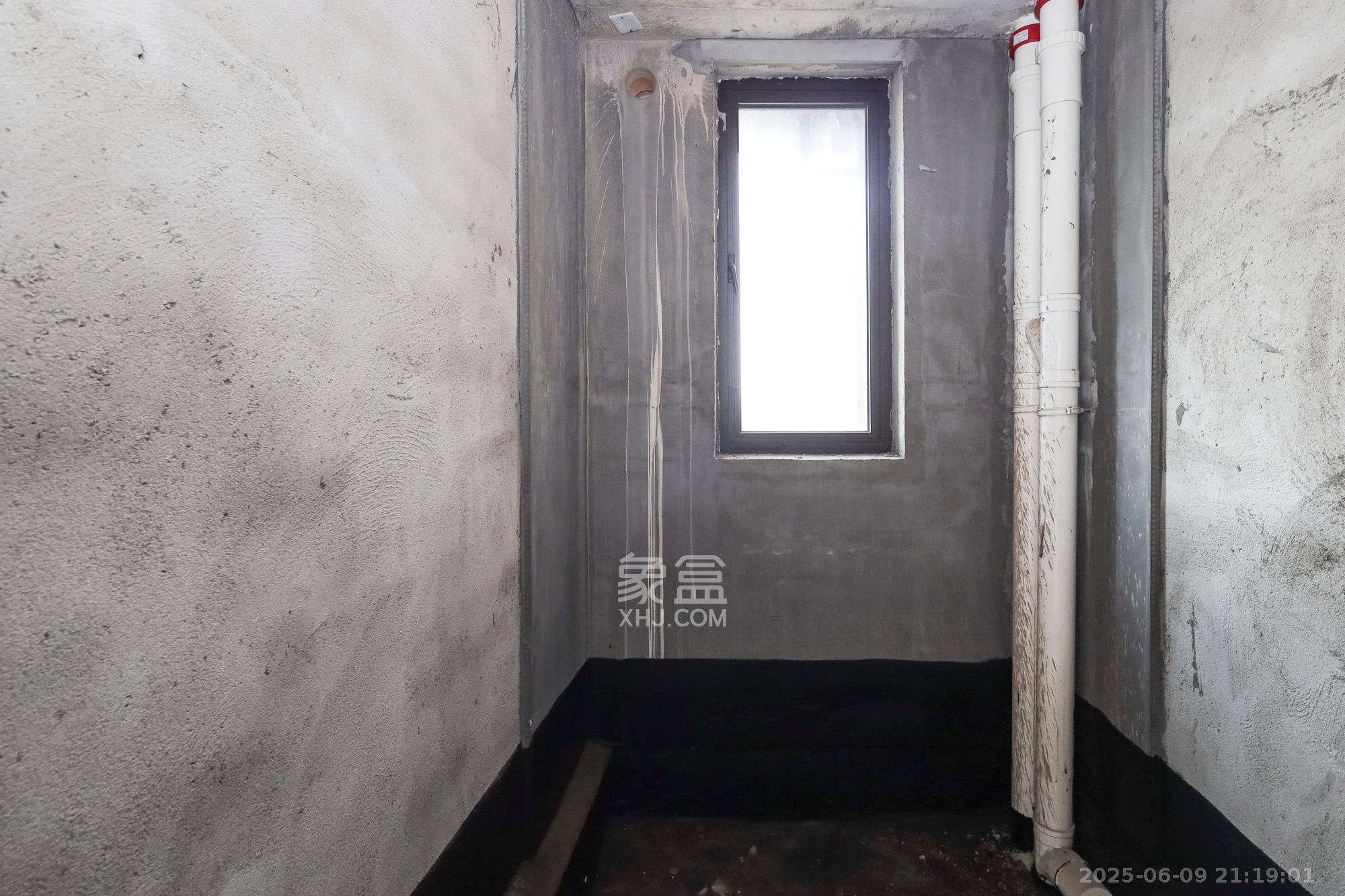 绿地海外滩二期 3室2厅1卫 43.0万 绿地海外滩二期 3室2厅1卫 43.0万卫生间