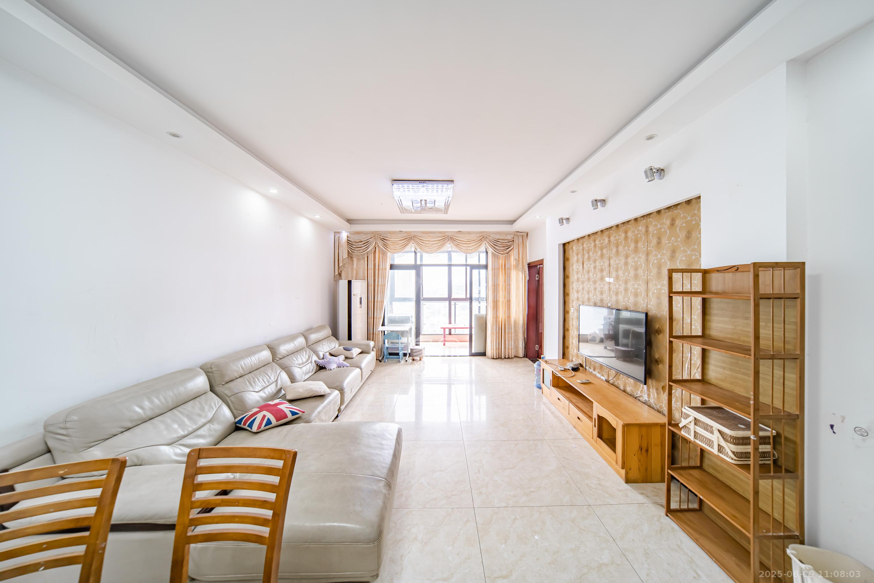 阳光100三期 3室2厅1卫 2400.0元/月 阳光100三期 3室2厅1卫 2400.0元/月室内图