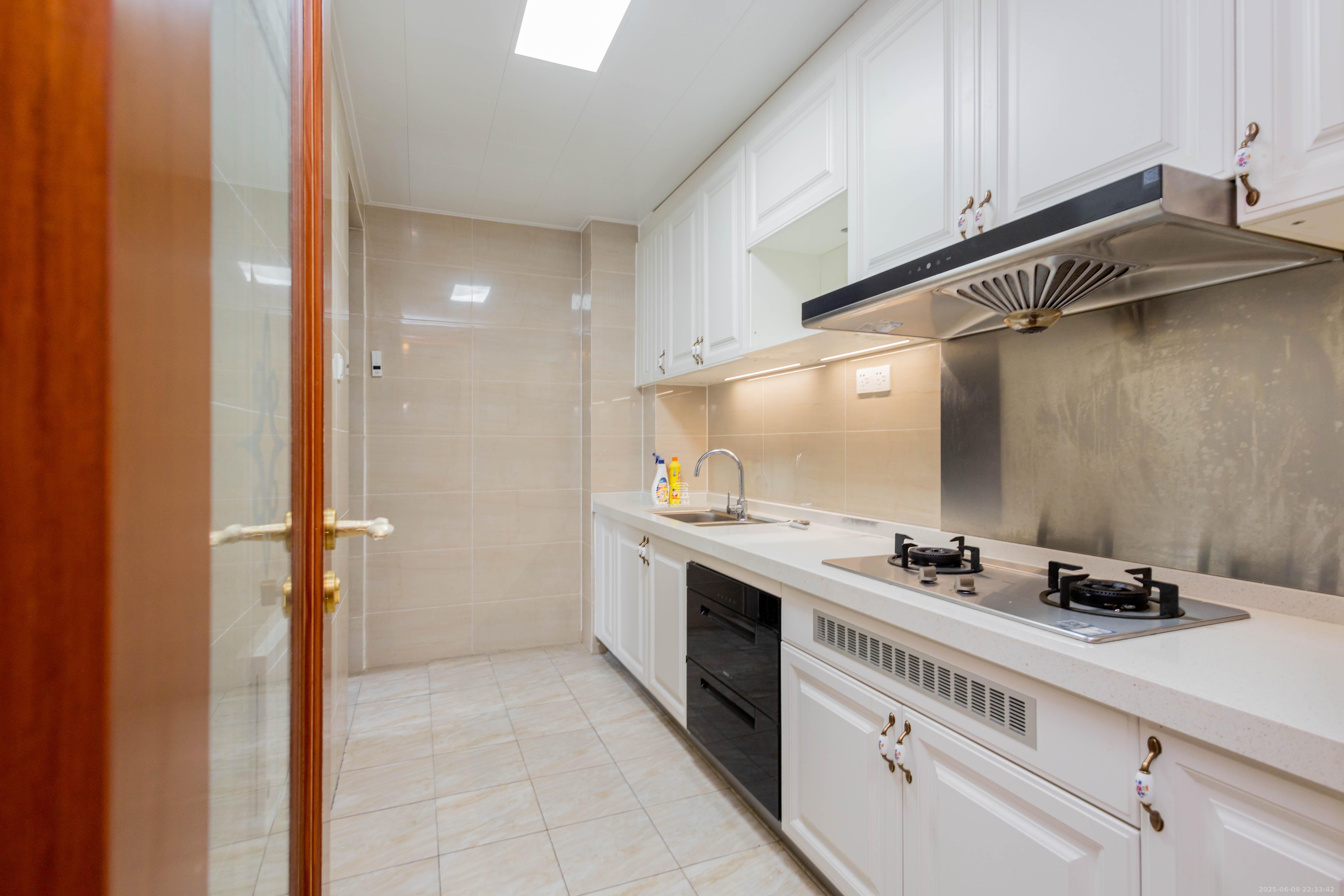 恒大江湾 3室2厅1卫 99.8万 恒大江湾 3室2厅1卫 99.8万厨房