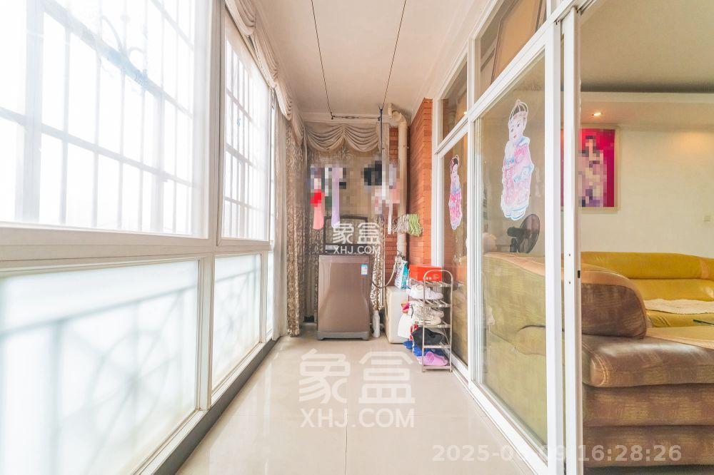 山水人家一二期  3室2厅2卫   1800.00元/月室内图
