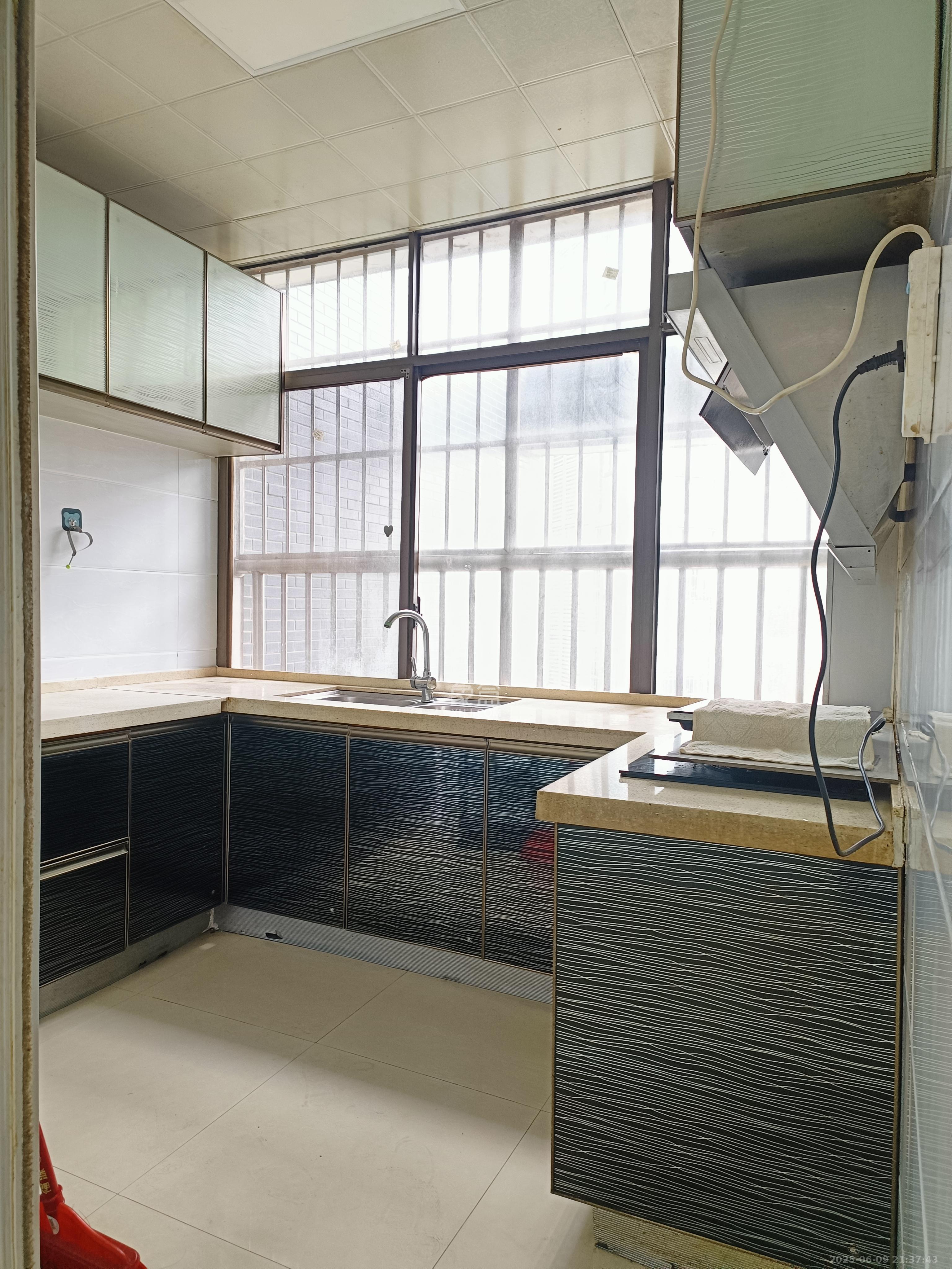 华天LOHO小镇  2室2厅1卫   1550.00元/月室内图