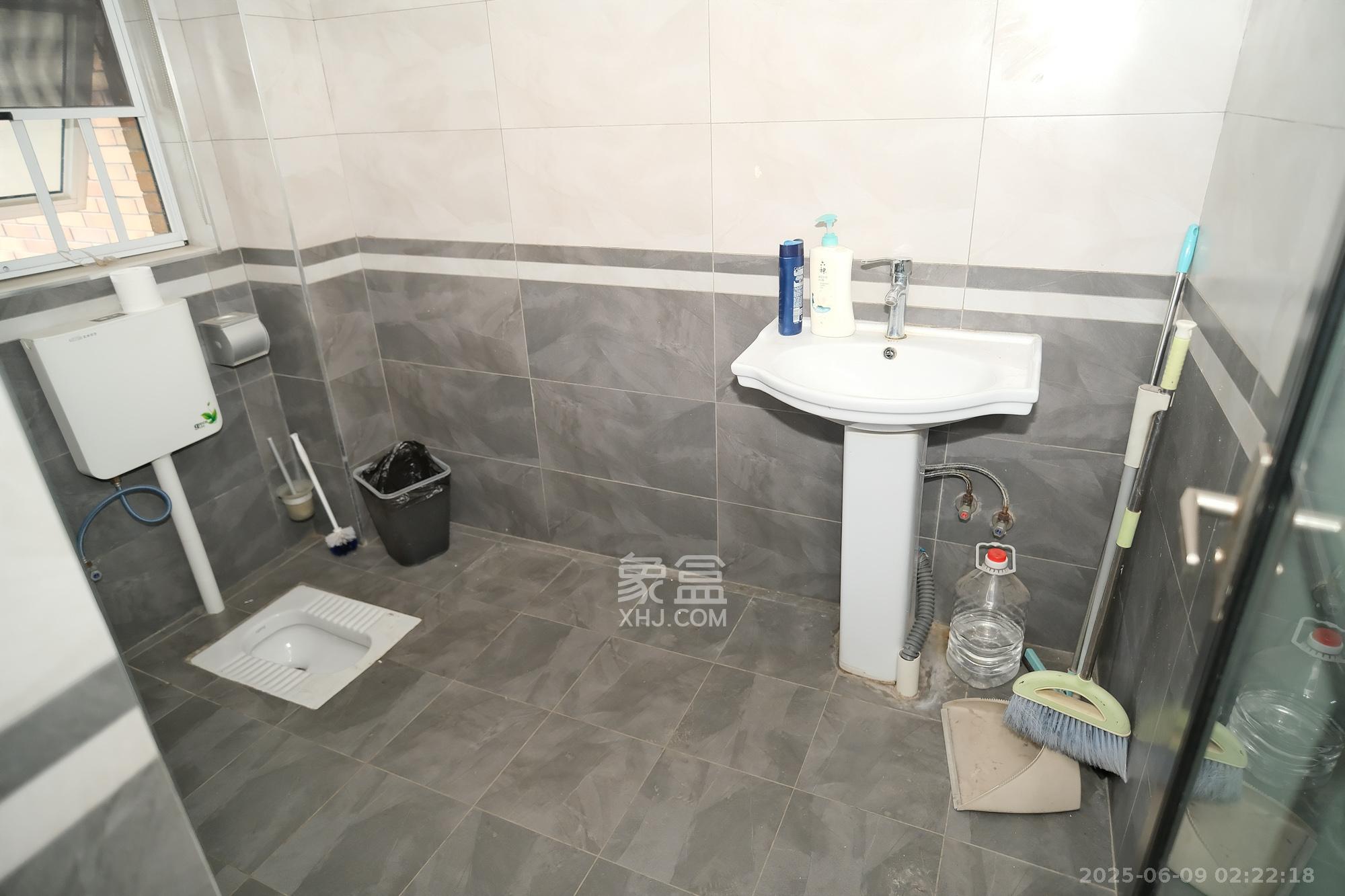 山水湾  5室2厅3卫    571.0万 山水湾  5室2厅3卫    571.0万卫生间