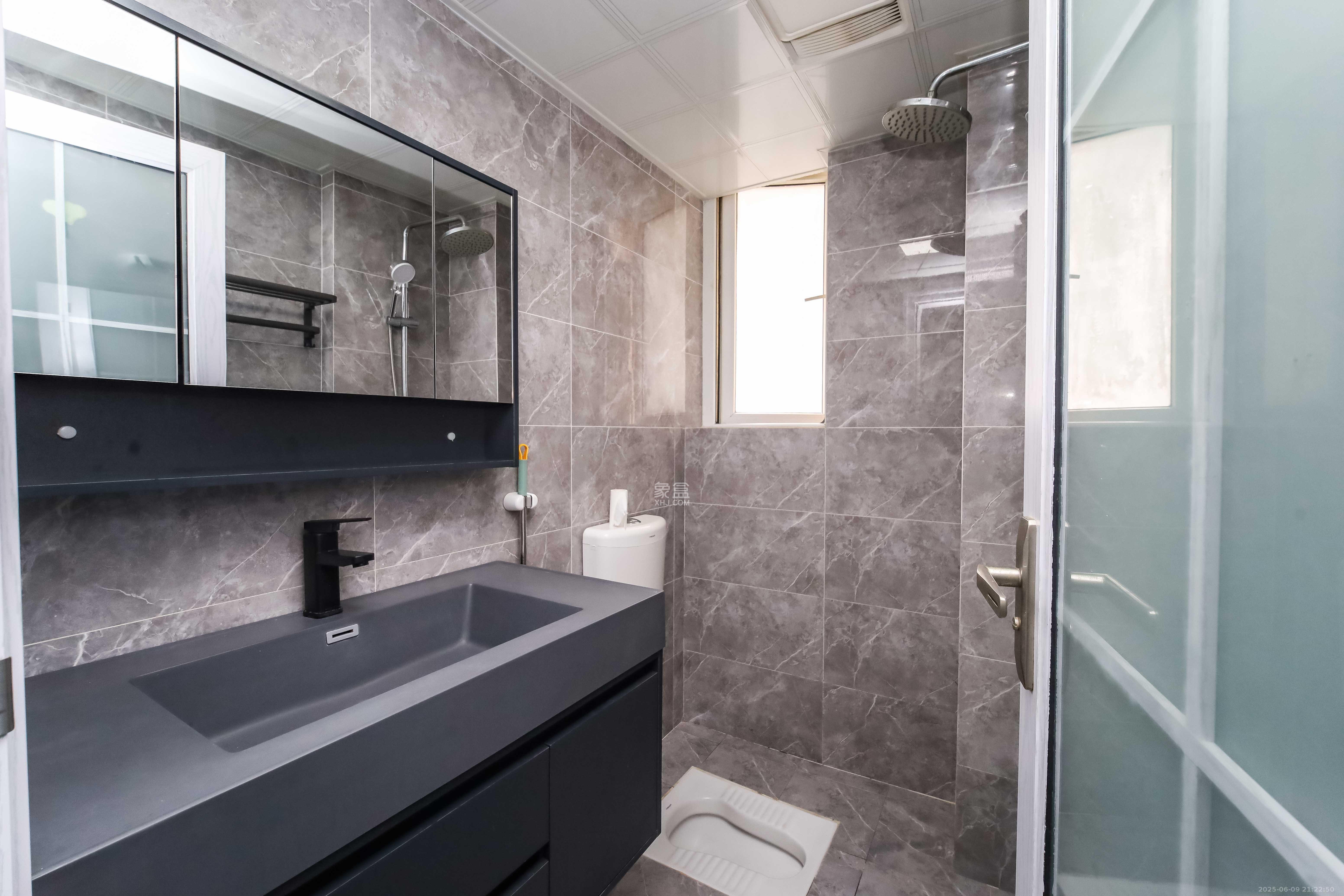 泊爱蓝湾  2室2厅1卫    84.0万卫生间