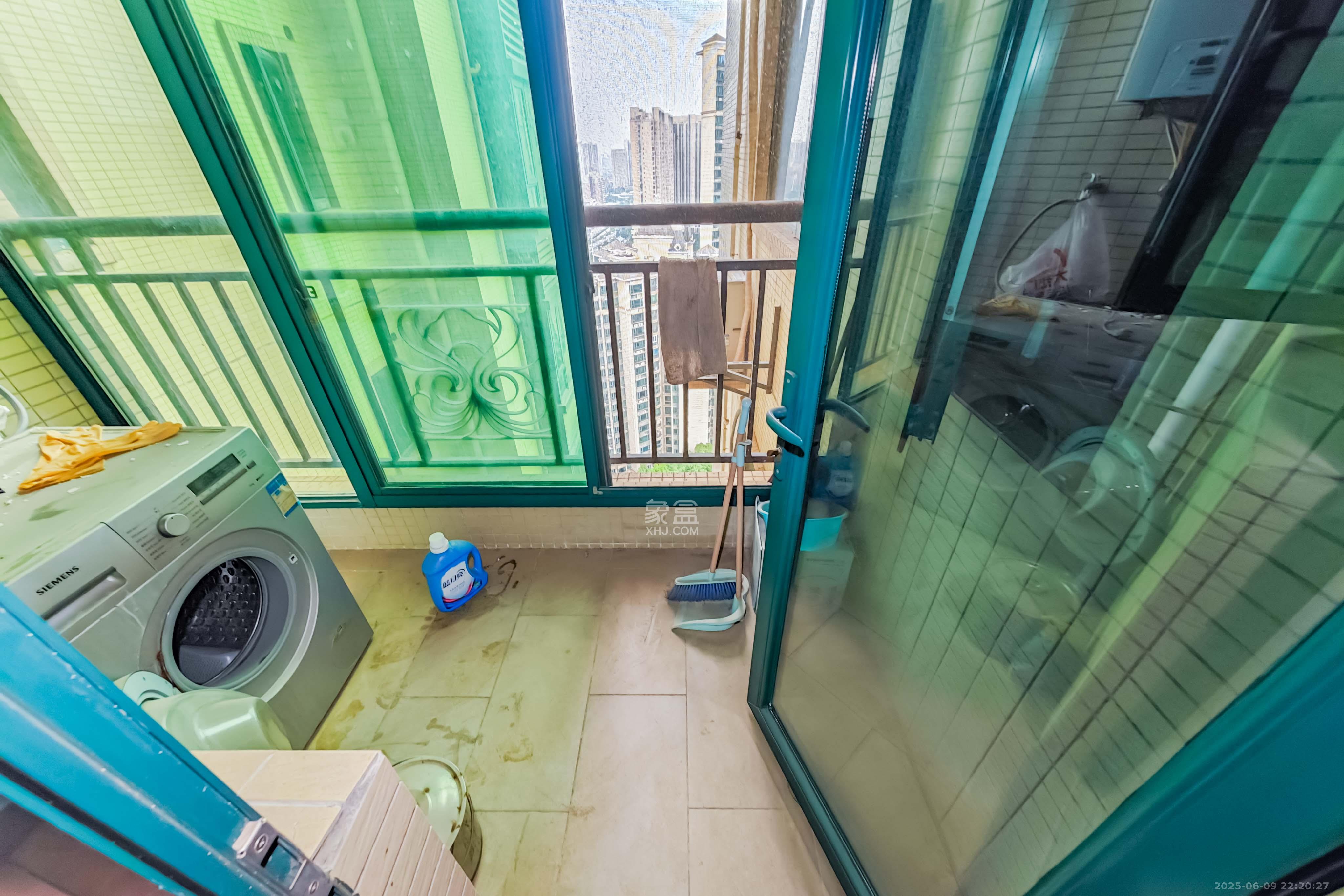 恒大绿洲 3室2厅2卫 150.0万 恒大绿洲 3室2厅2卫 150.0万阳台