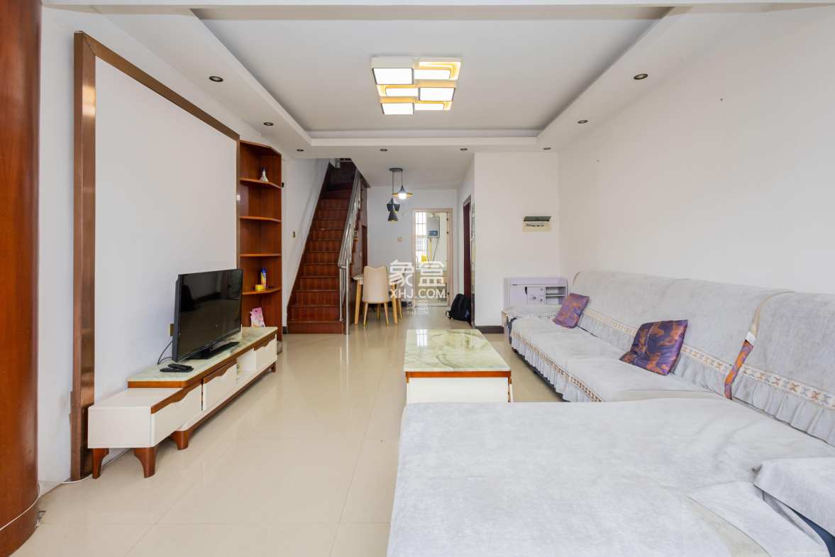 紫东苑(星沙) 4室2厅2卫 46.0万 紫东苑(星沙) 4室2厅2卫 46.0万客厅