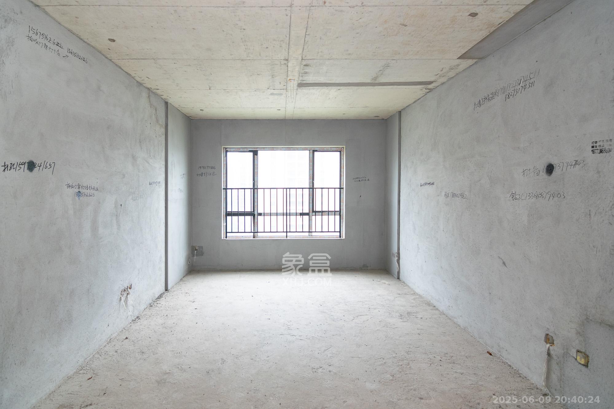 大汉汉府一期  4室2厅2卫    87.0万 大汉汉府一期  4室2厅2卫    87.0万客厅