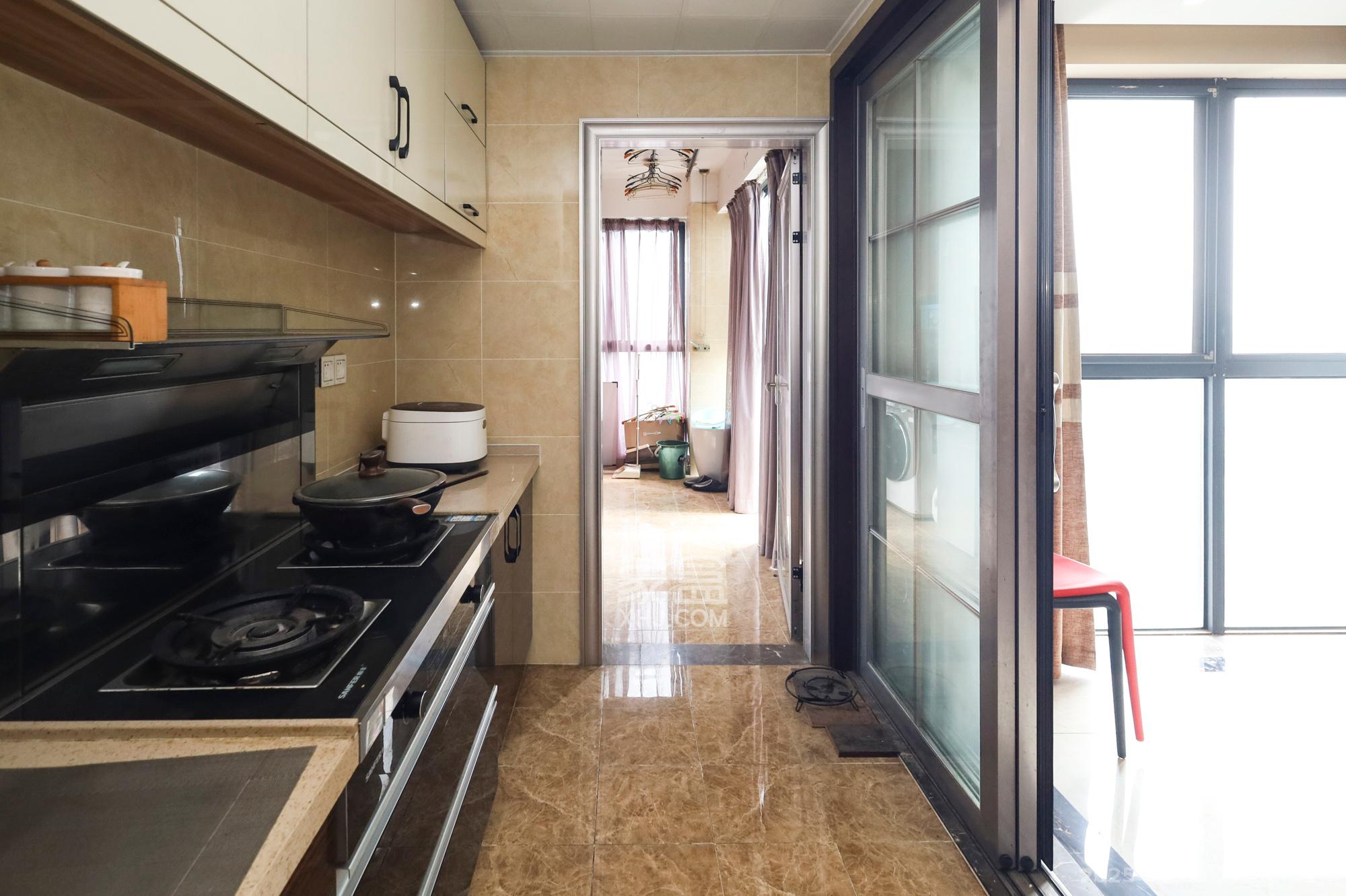 秀峰景园(领秀峰) 3室2厅2卫 110.0万 秀峰景园(领秀峰) 3室2厅2卫 110.0万厨房