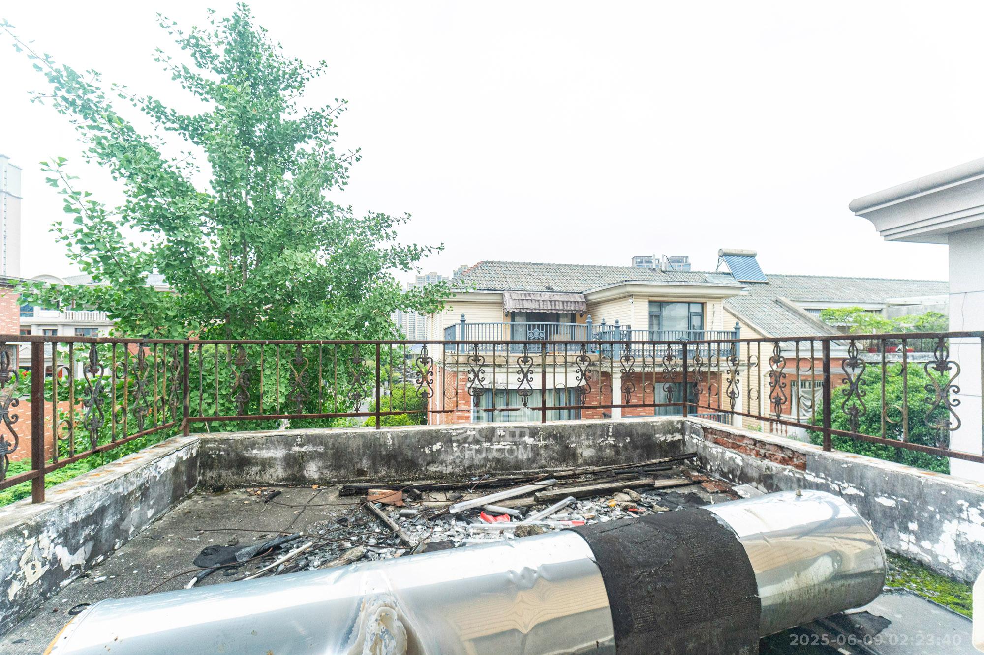 湘龙家园  6室2厅3卫    528.0万 湘龙家园  6室2厅3卫    528.0万阳台