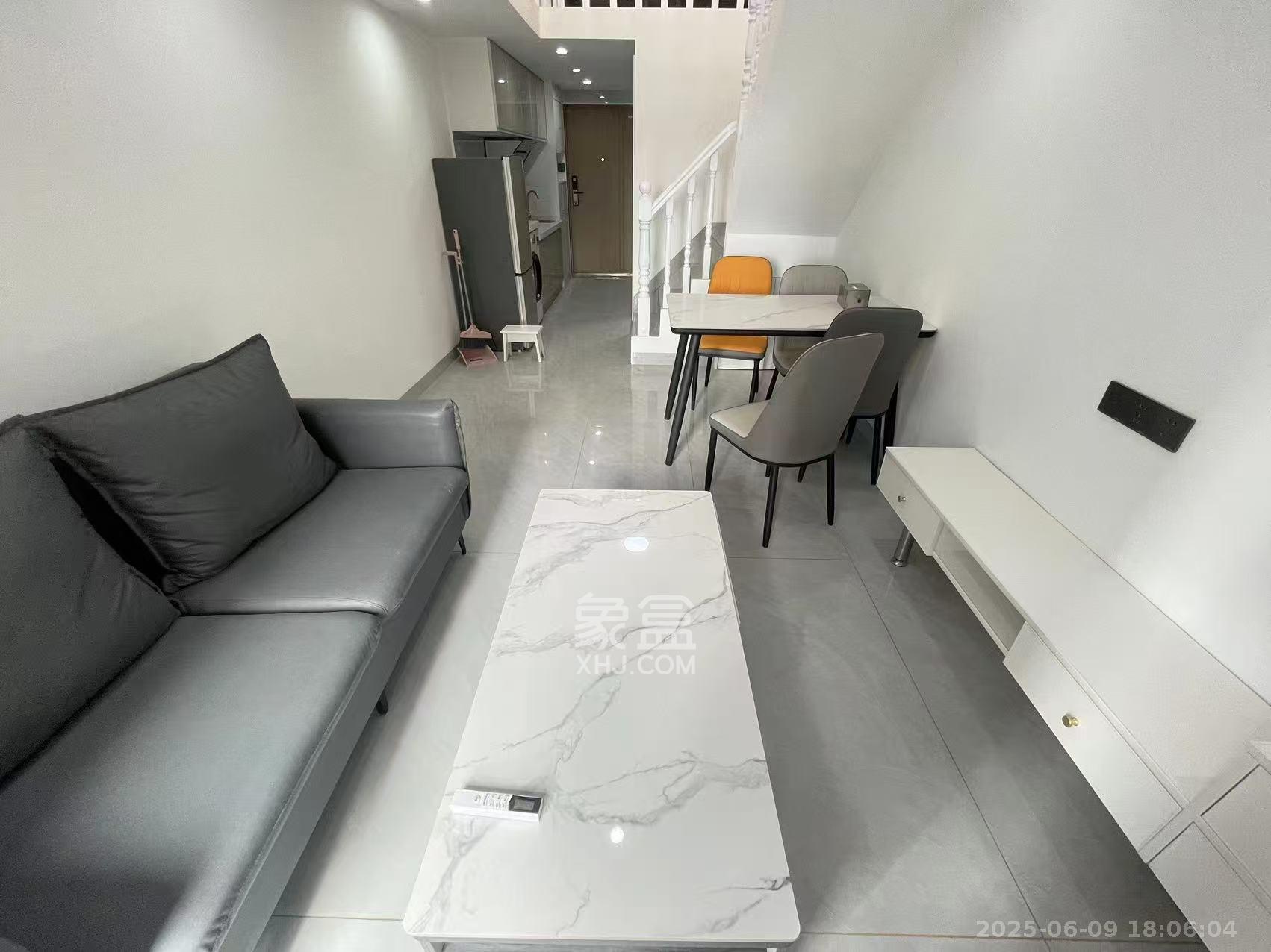 卓越江岸  2室1厅1卫   2600.00元/月室内图