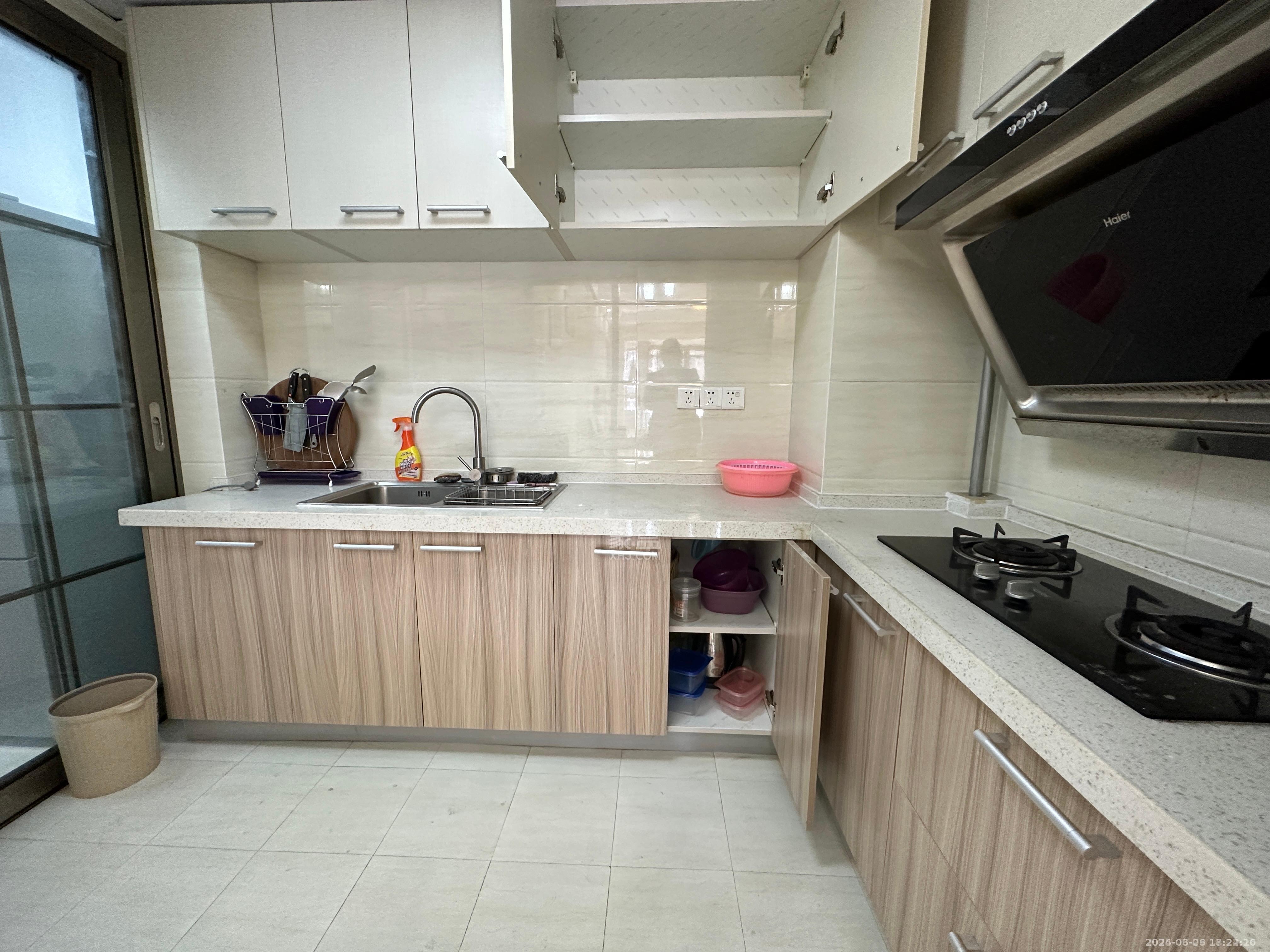 奥园广场 3室2厅2卫 2600.0元/月 奥园广场 3室2厅2卫 2600.0元/月室内图