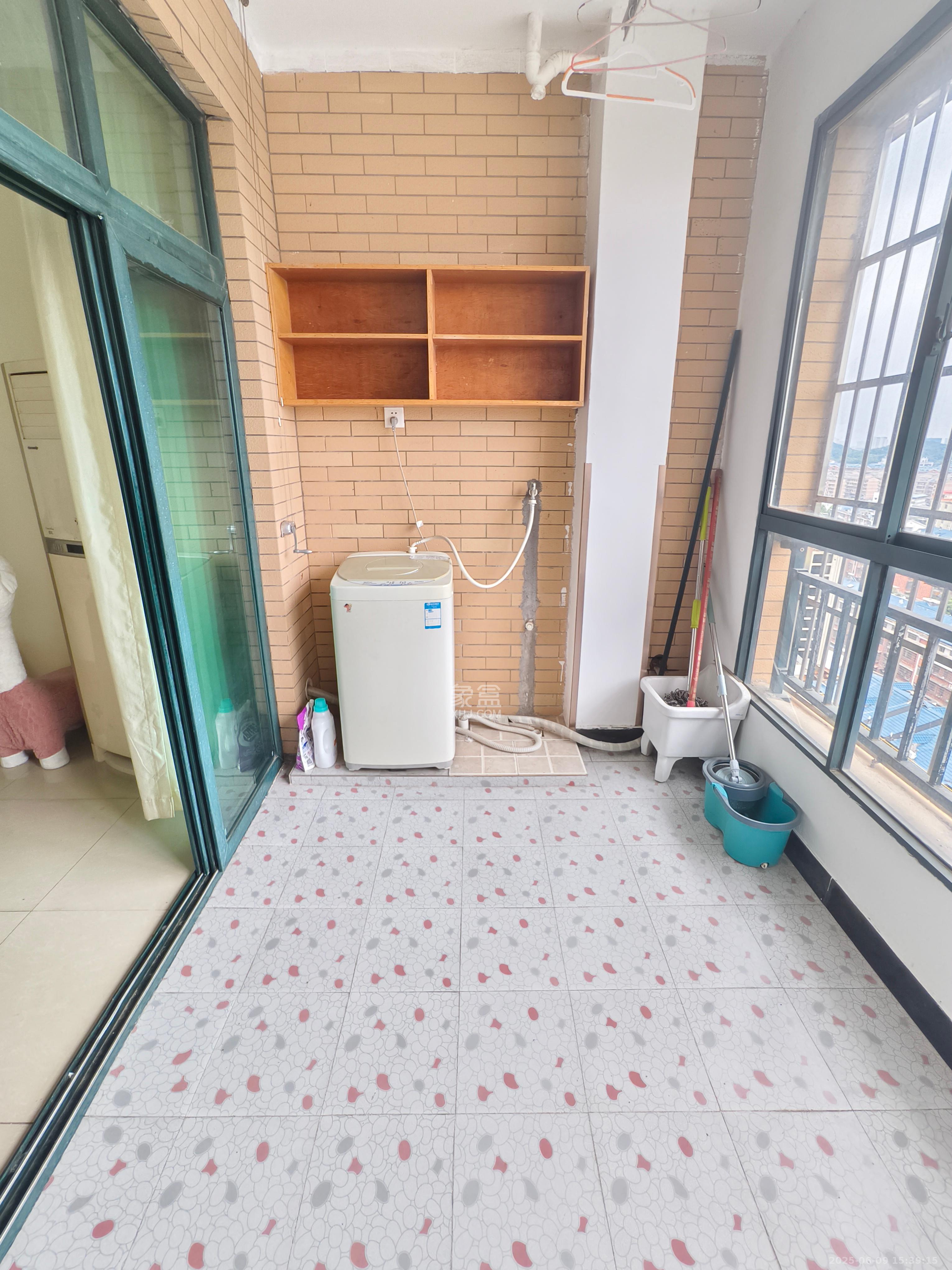 财富名园  2室2厅1卫   2300.00元/月室内图