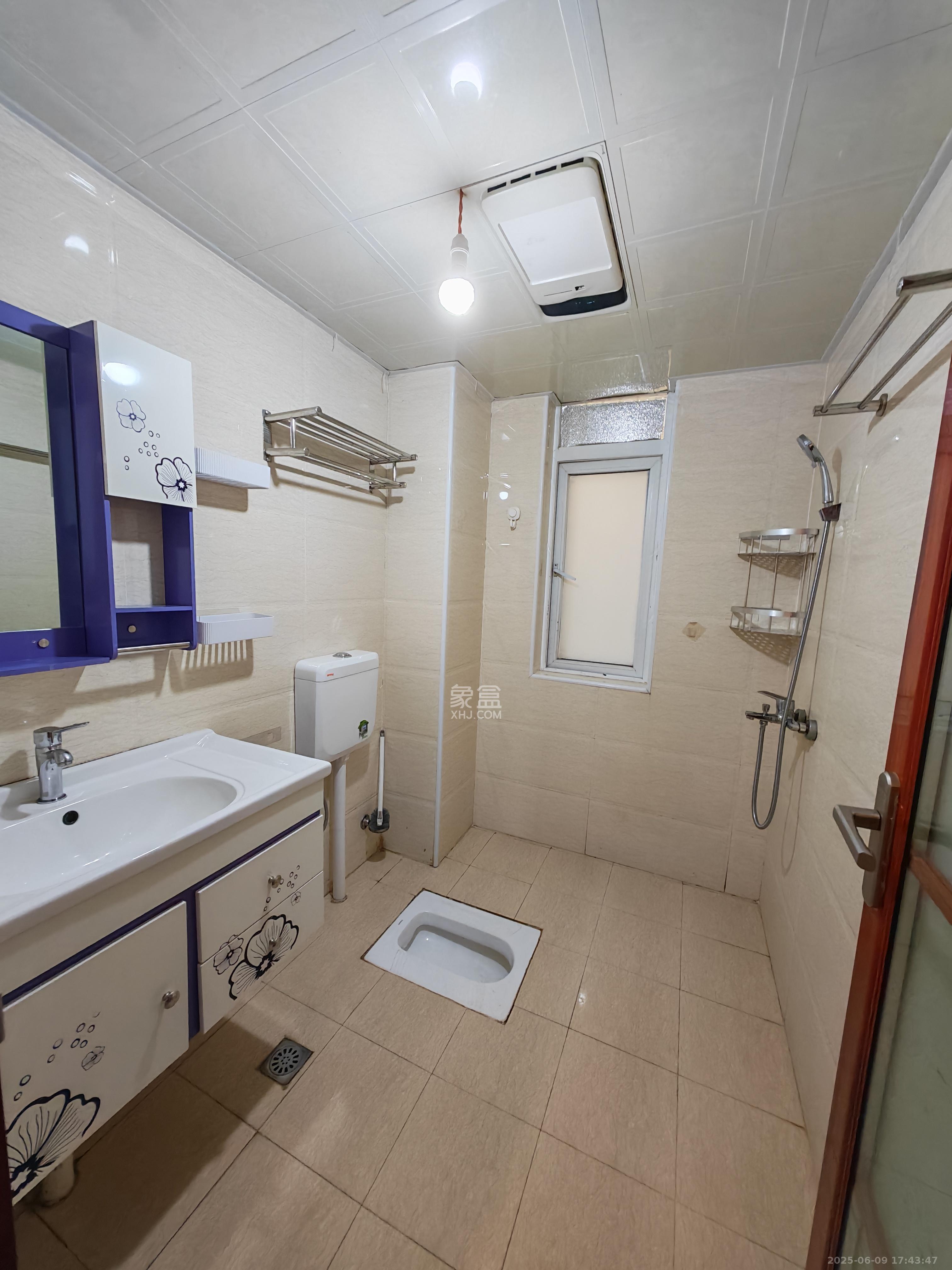 荷韵园 2室2厅1卫 1700.0元/月 荷韵园 2室2厅1卫 1700.0元/月室内图