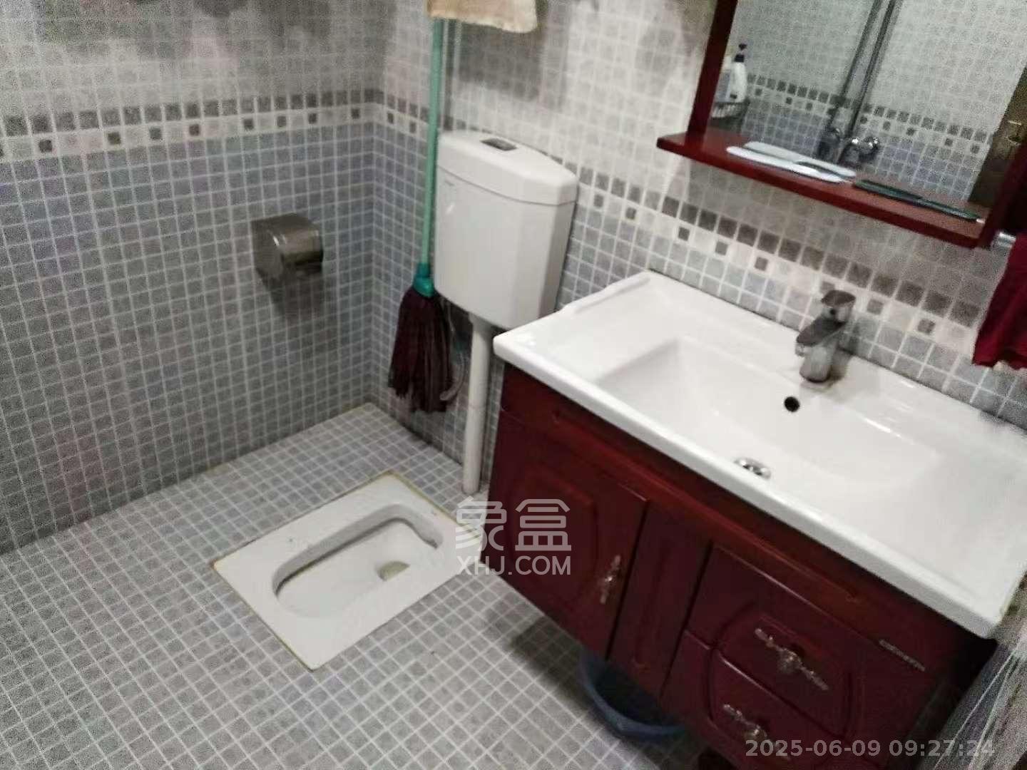 卓越蔚蓝海岸三期  2室1厅1卫   2000.00元/月室内图