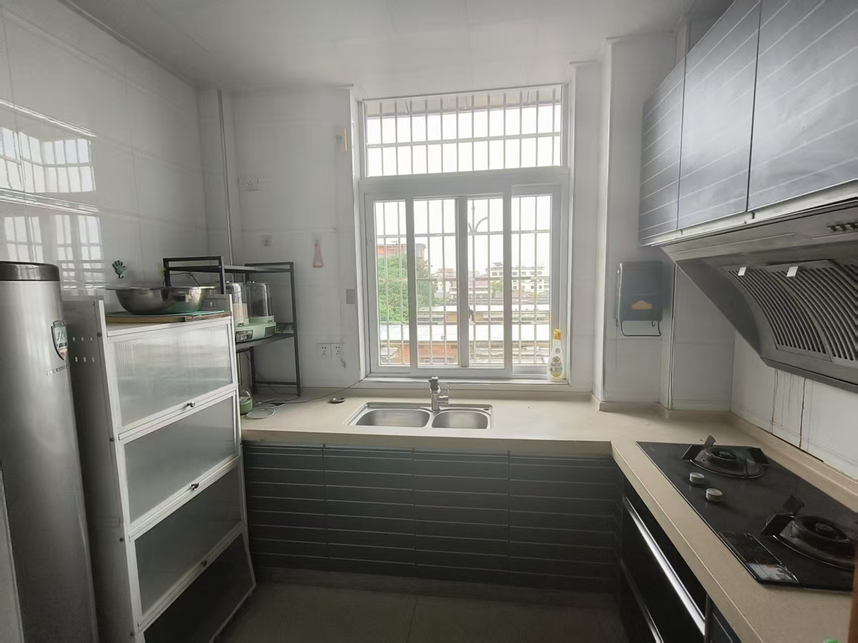 梓瑞小区  3室2厅1卫    1100.0元/月 梓瑞小区  3室2厅1卫    1100.0元/月室内图