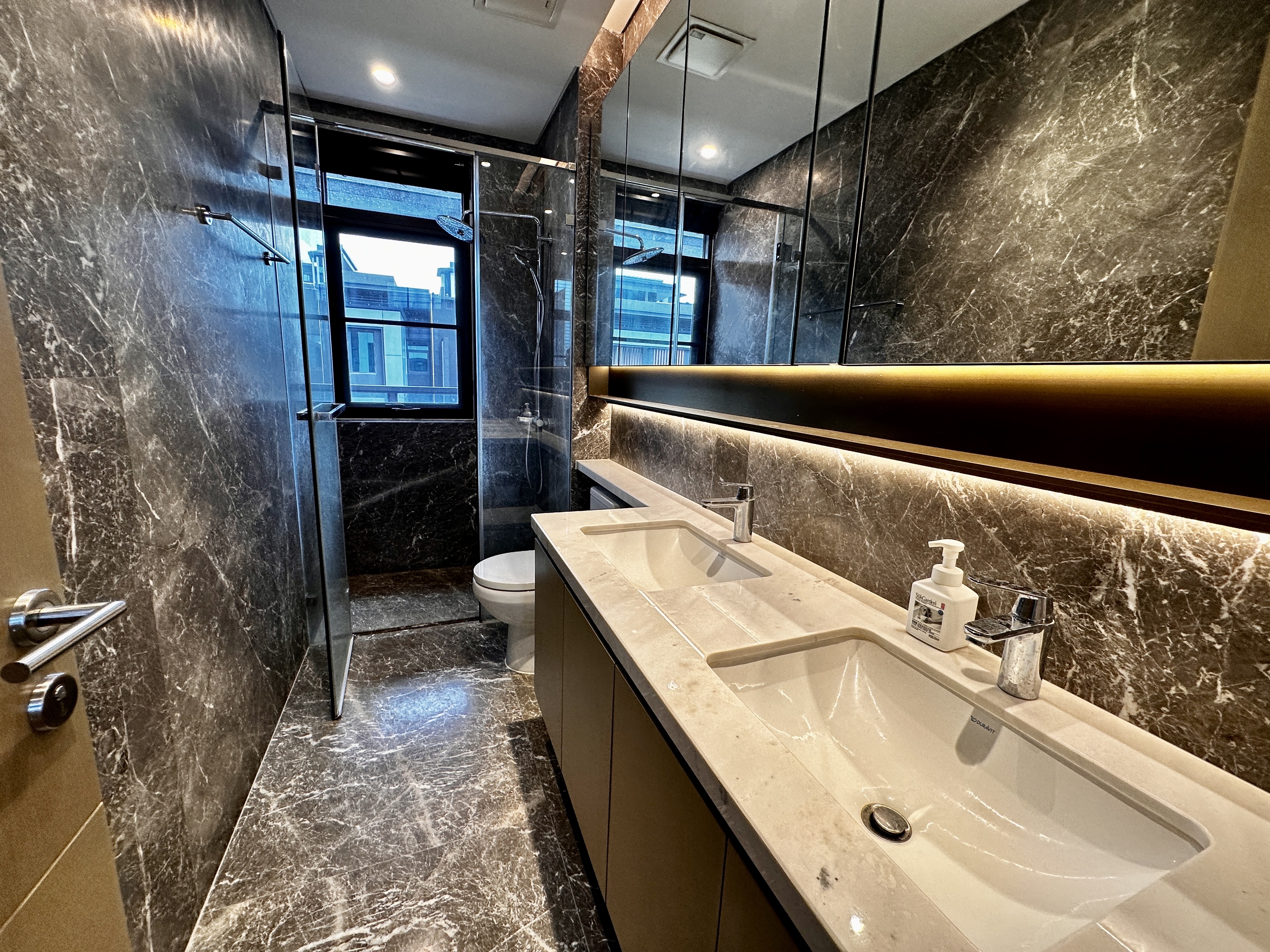 仁恒滨江园(一.二期) 4室2厅3卫 7500.0元/月 仁恒滨江园(一.二期) 4室2厅3卫 7500.0元/月室内图