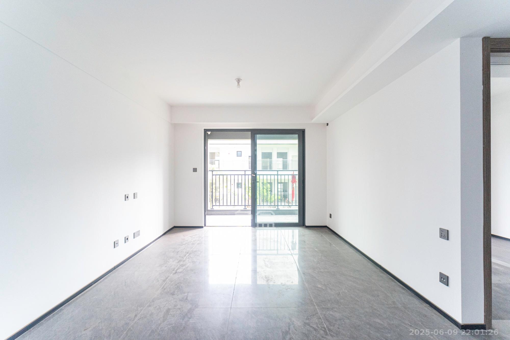 万科松湖天地 3室2厅2卫 137.0万 万科松湖天地 3室2厅2卫 137.0万客厅