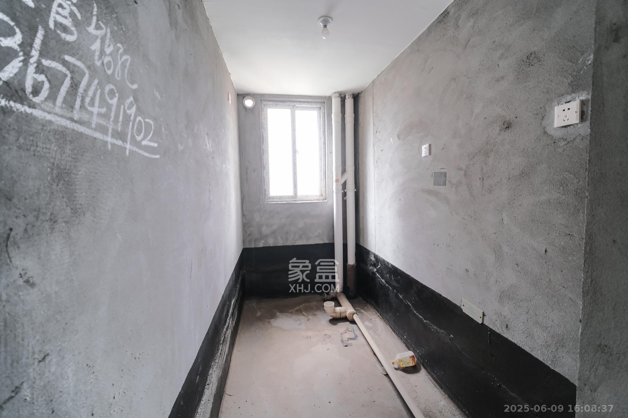 山水湾 4室2厅2卫 80.8万 山水湾 4室2厅2卫 80.8万卫生间