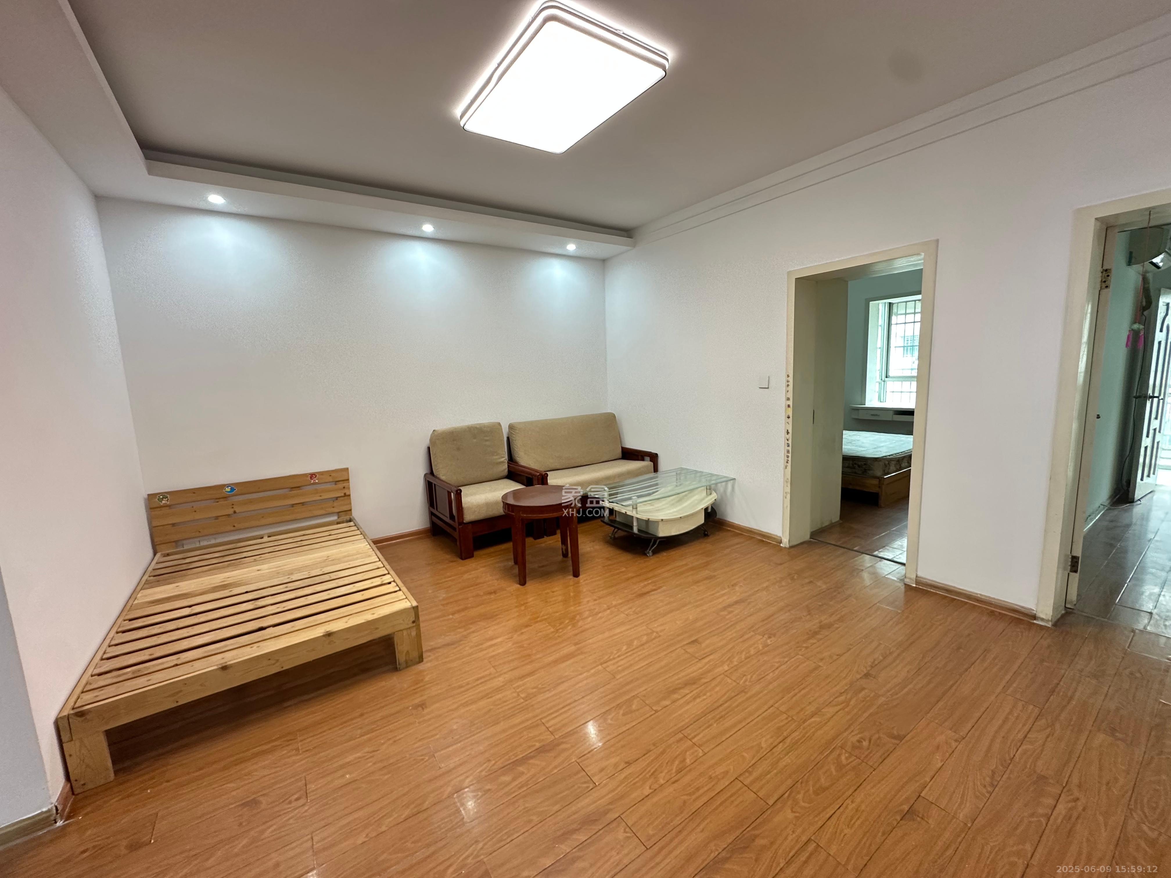 中南汽车世界 2室2厅1卫 1100.0元/月 中南汽车世界 2室2厅1卫 1100.0元/月室内图