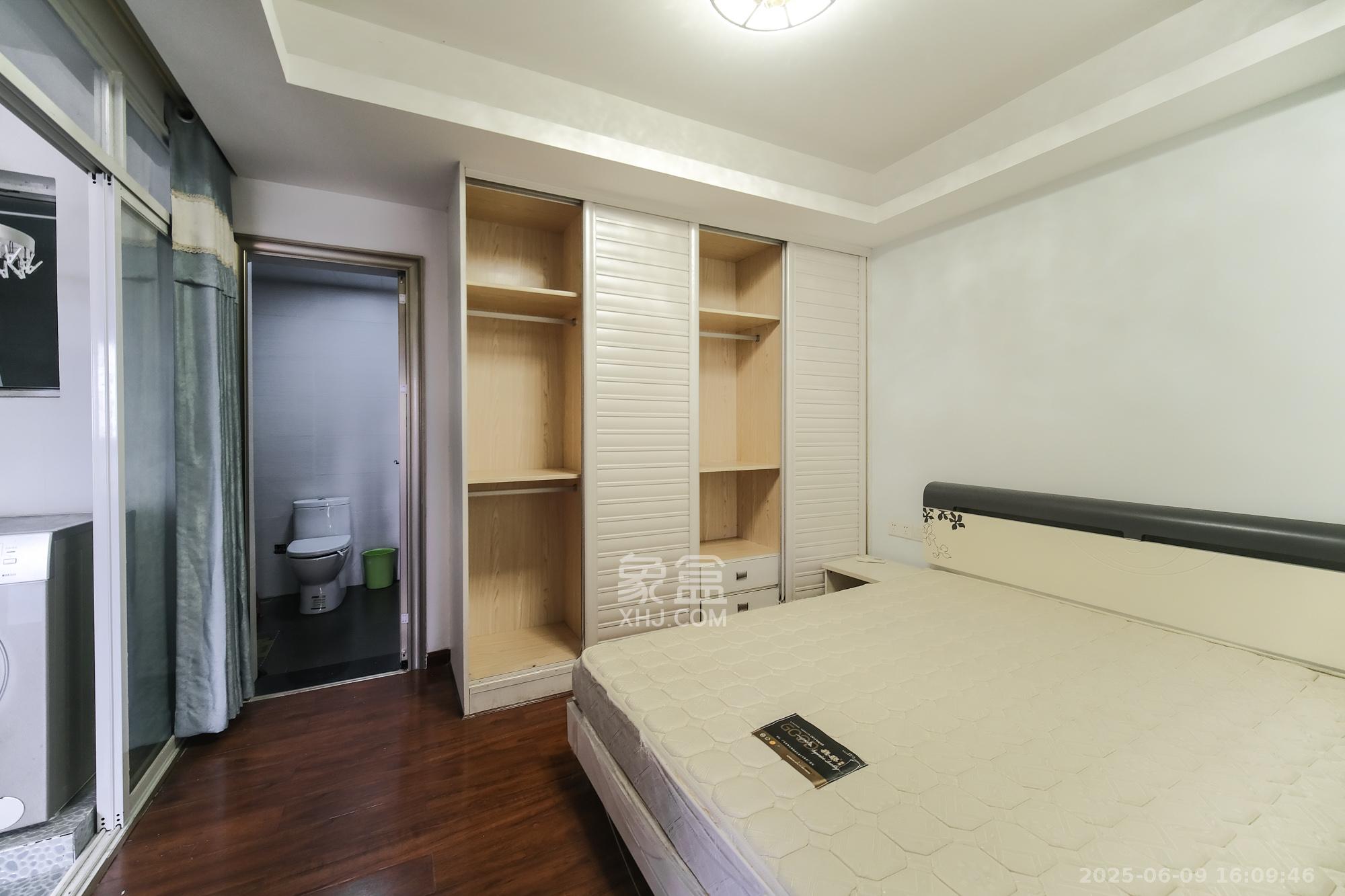 郡原居里  3室2厅3卫    63.0万 郡原居里  3室2厅3卫    63.0万卧室