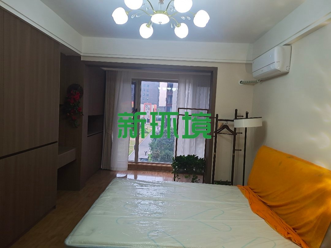 南门口安置小区  4室2厅2卫   125.00万客厅