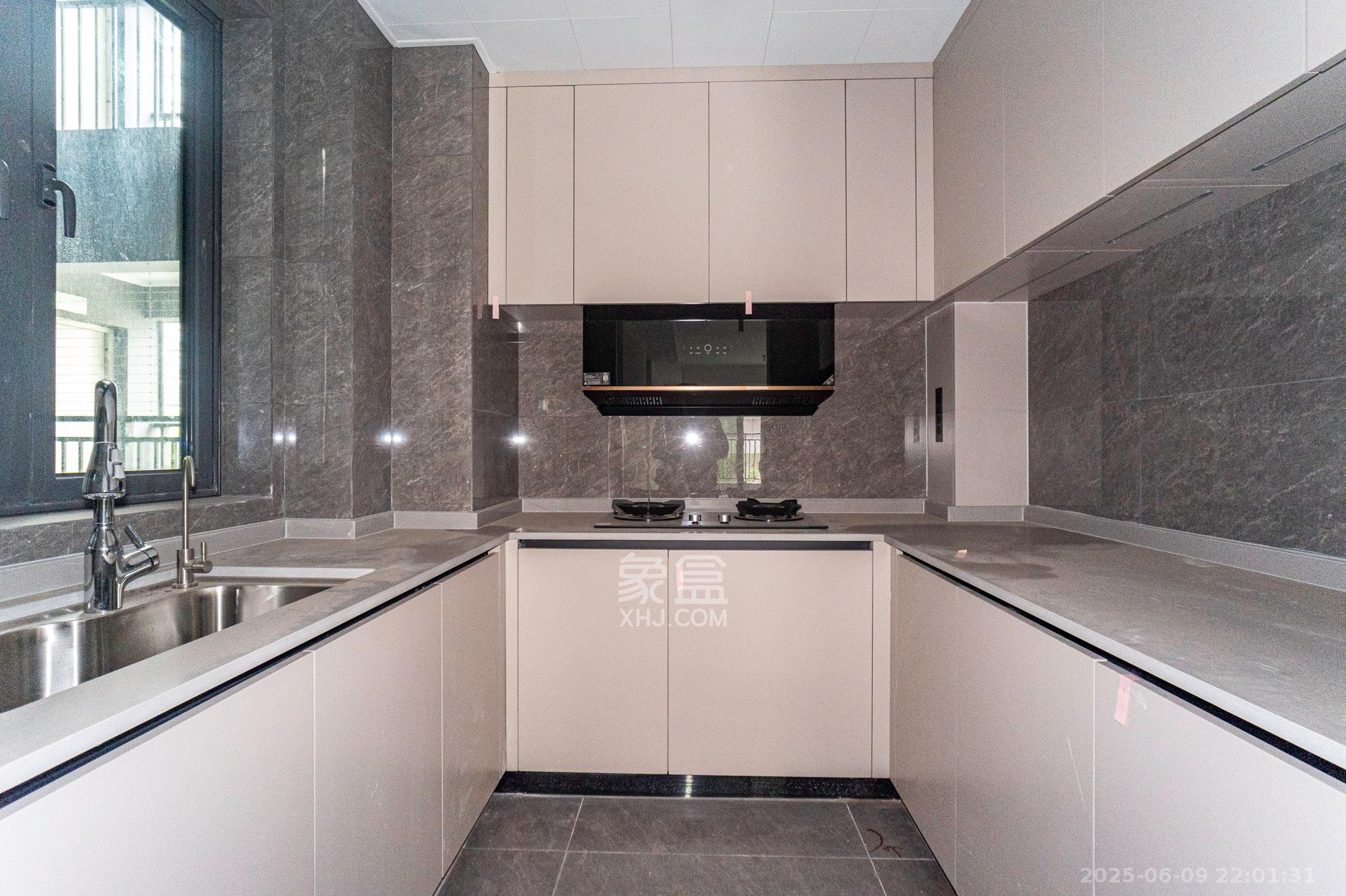 万科松湖天地 3室2厅2卫 137.0万 万科松湖天地 3室2厅2卫 137.0万厨房