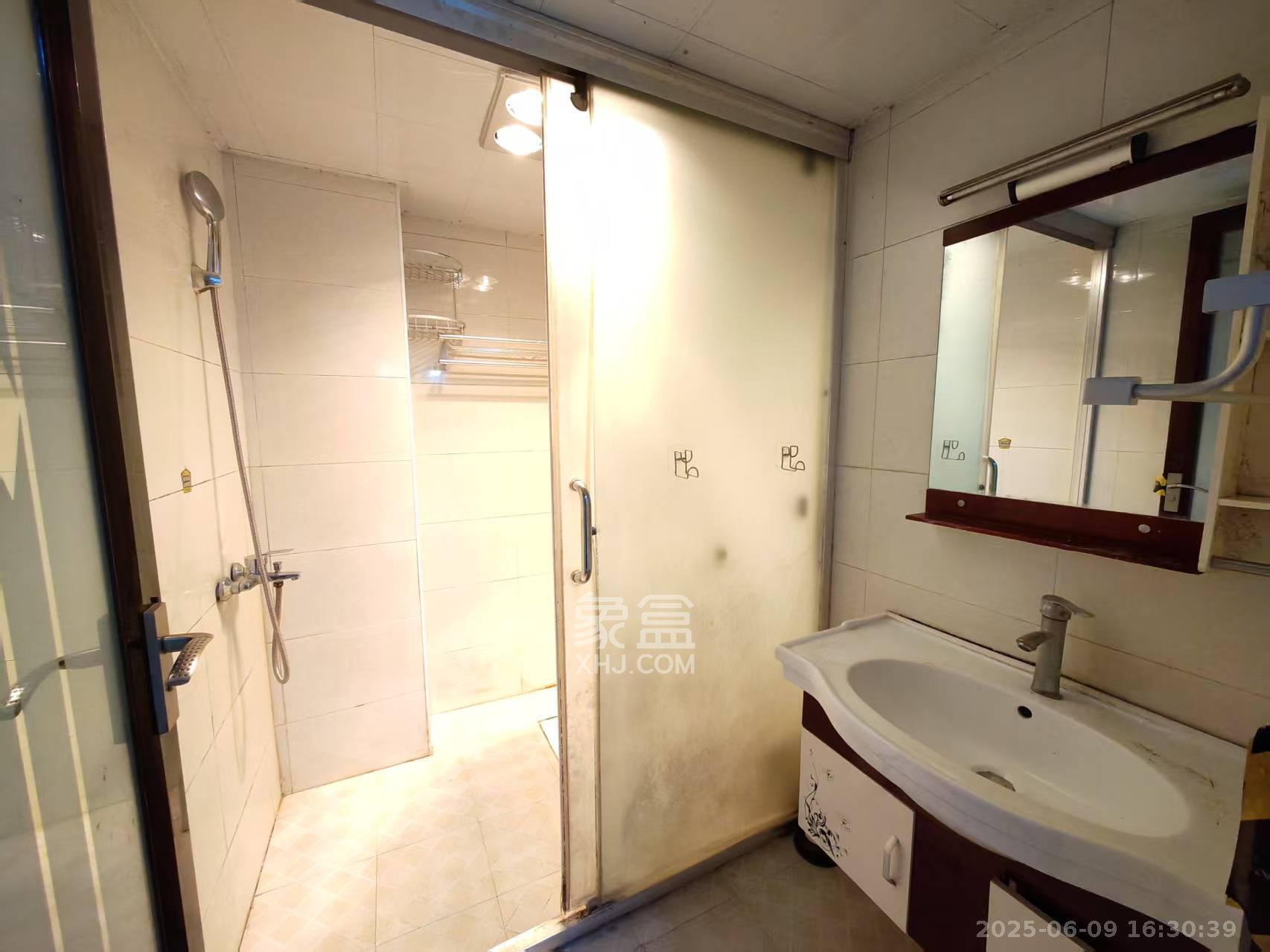 保利麓谷林语F区  3室2厅1卫   2500.00元/月室内图
