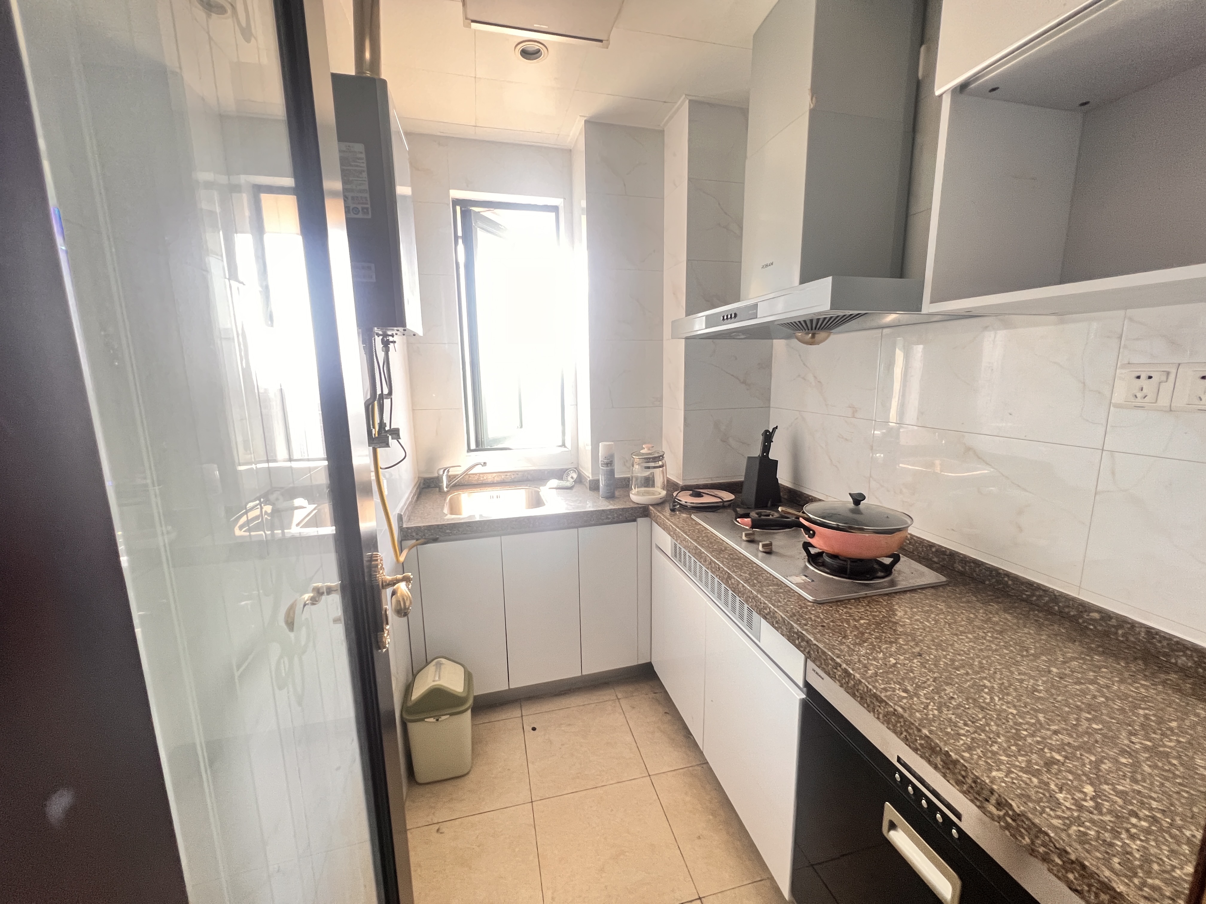 恒大绿洲  1室1厅1卫    1100.0元/月 恒大绿洲  1室1厅1卫    1100.0元/月室内图