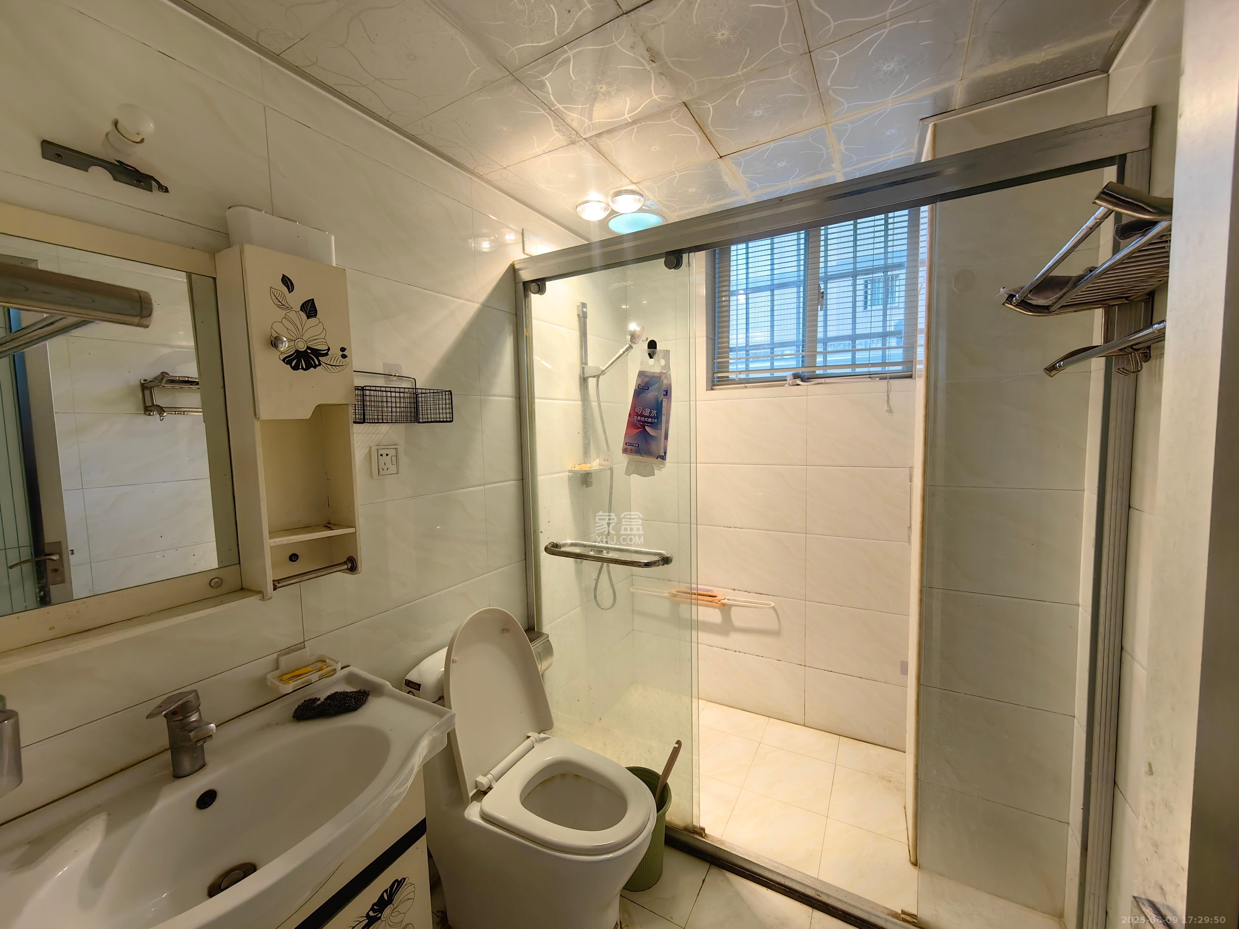 城市山水豪园(山水城市风景) 1室2厅1卫 2400.0元/月 城市山水豪园(山水城市风景) 1室2厅1卫 2400.0元/月室内图