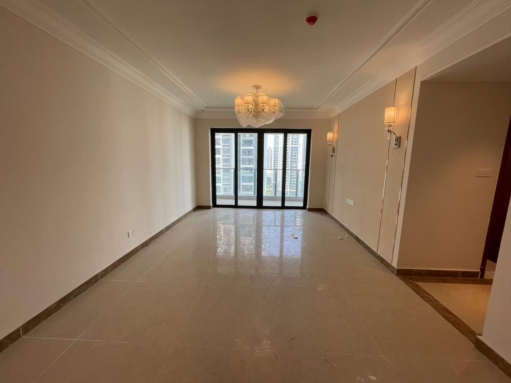 恒大美丽沙天瑞湾 3室2厅2卫 3500.0元/月 恒大美丽沙天瑞湾 3室2厅2卫 3500.0元/月室内图