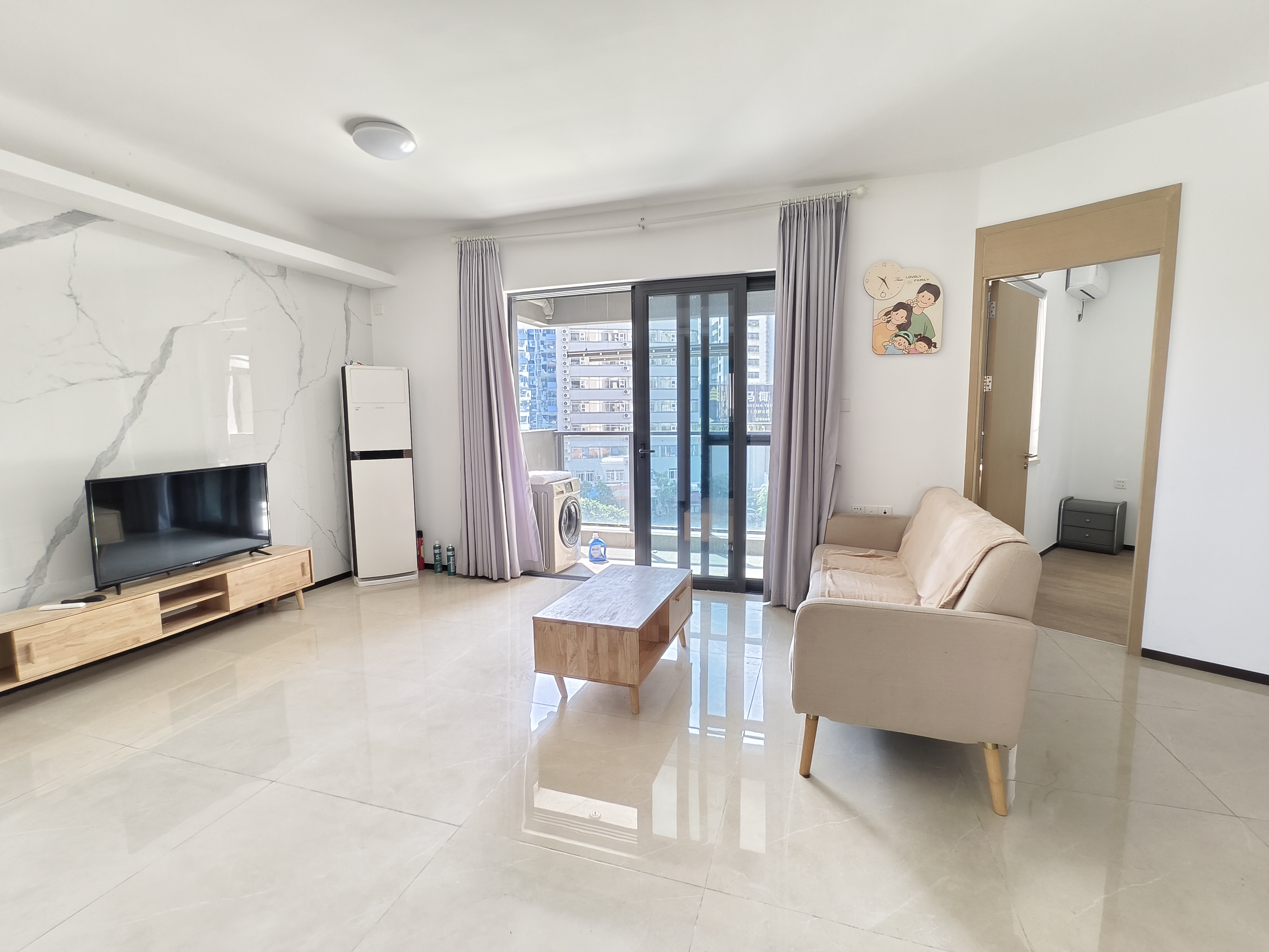 华润中心二期东悦府  2室2厅1卫    220.0万 华润中心二期东悦府  2室2厅1卫    220.0万客厅