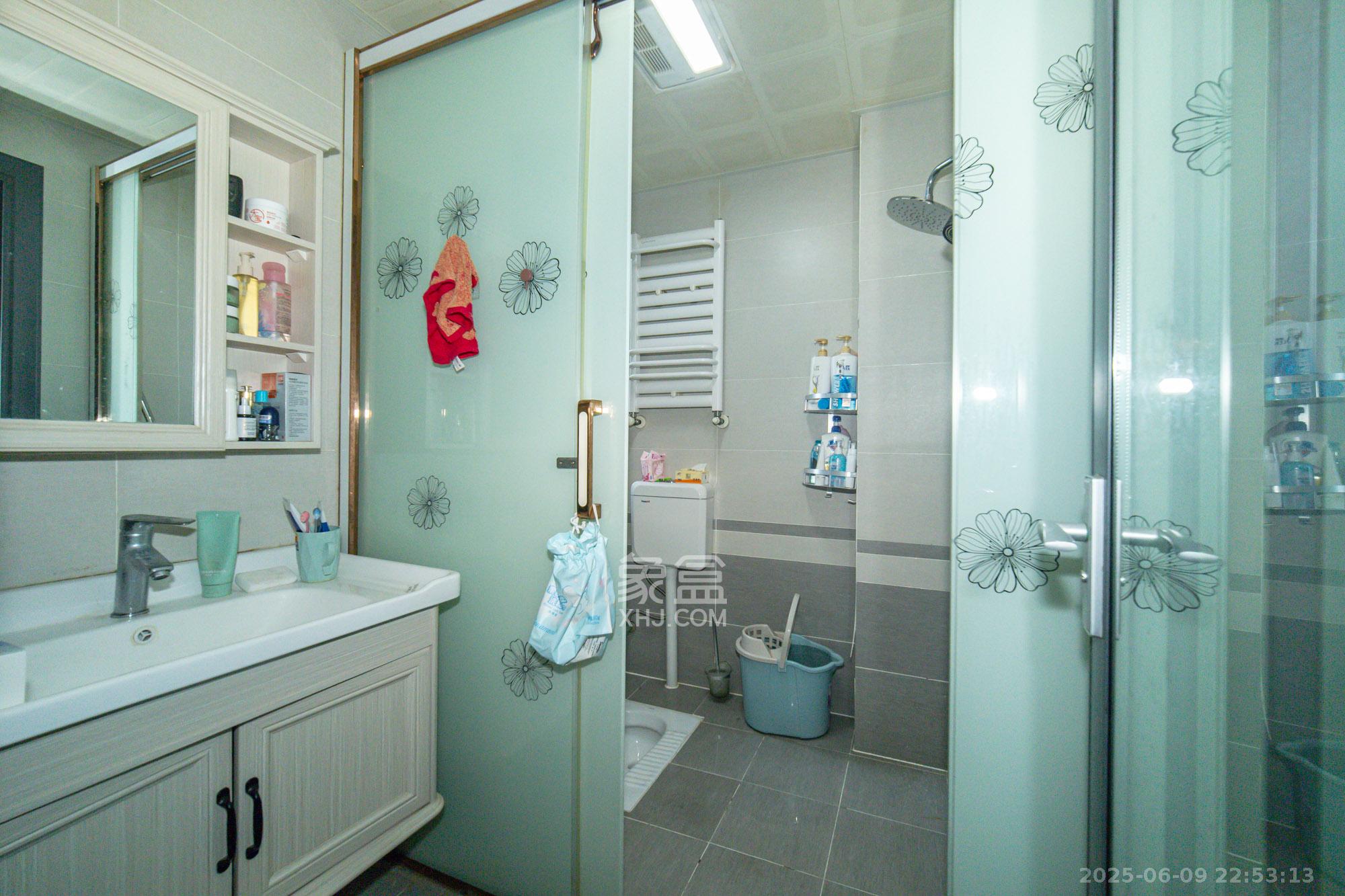 国泰九龙湾  4室2厅2卫    148.0万卫生间