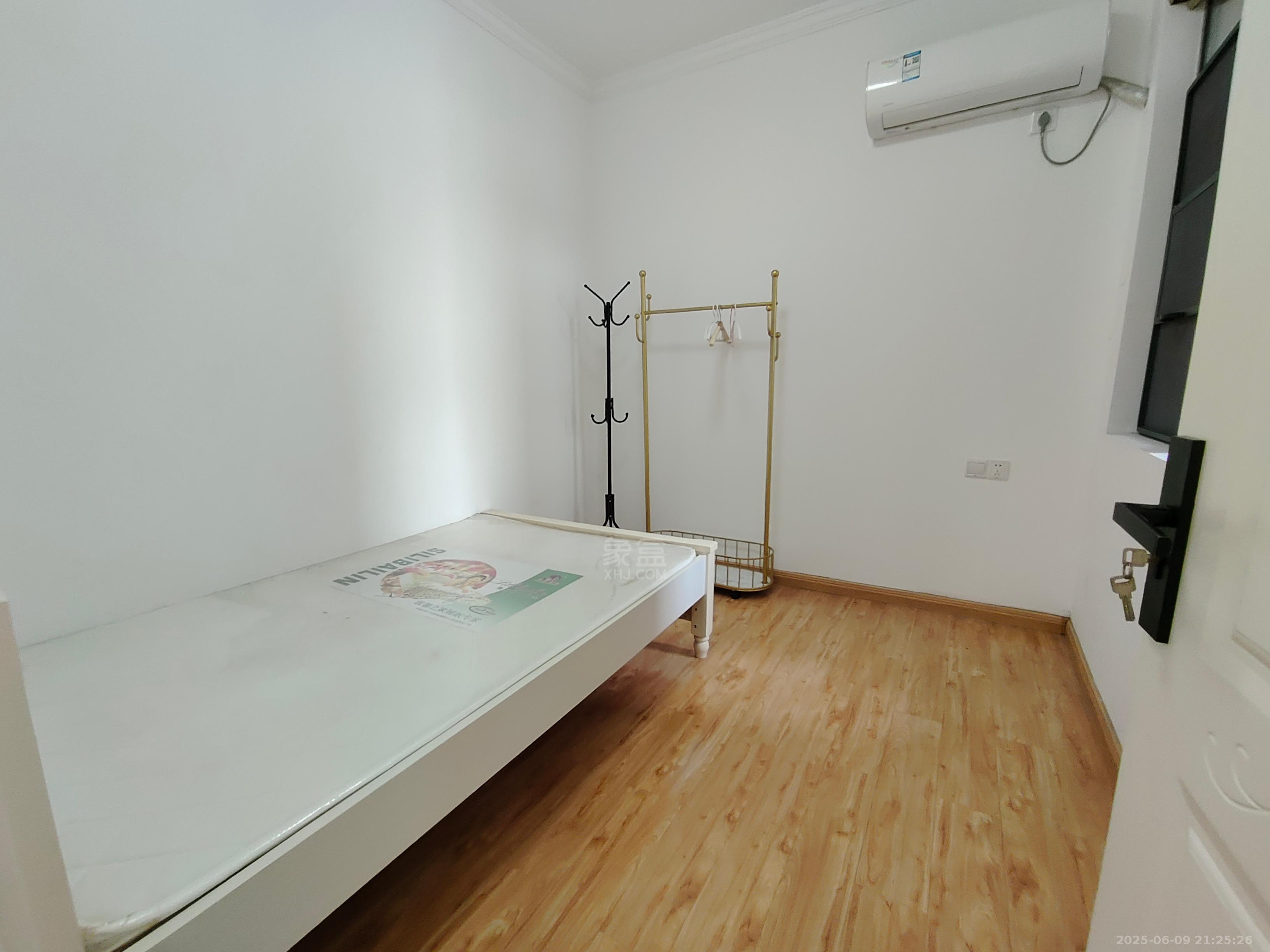 流金岁月-华晨国际 2室2厅1卫 2300.0元/月 流金岁月-华晨国际 2室2厅1卫 2300.0元/月室内图