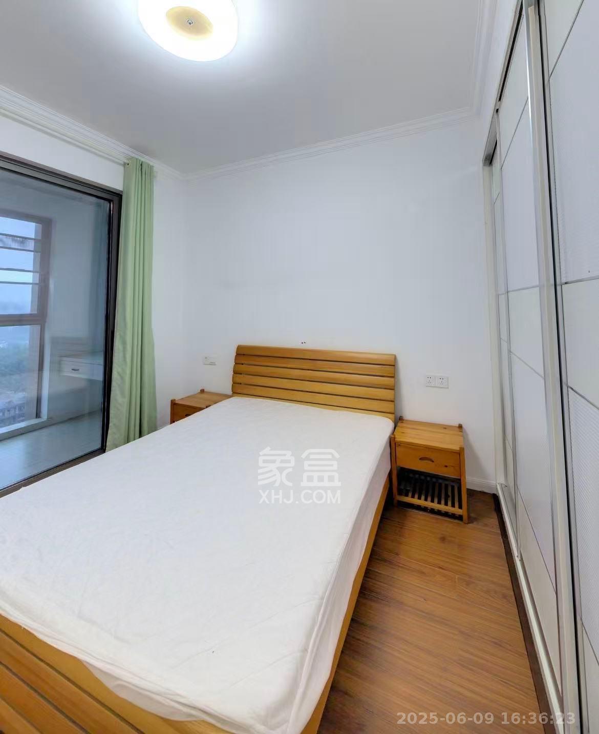 八方小区B区  3室2厅2卫   4500.00元/月室内图