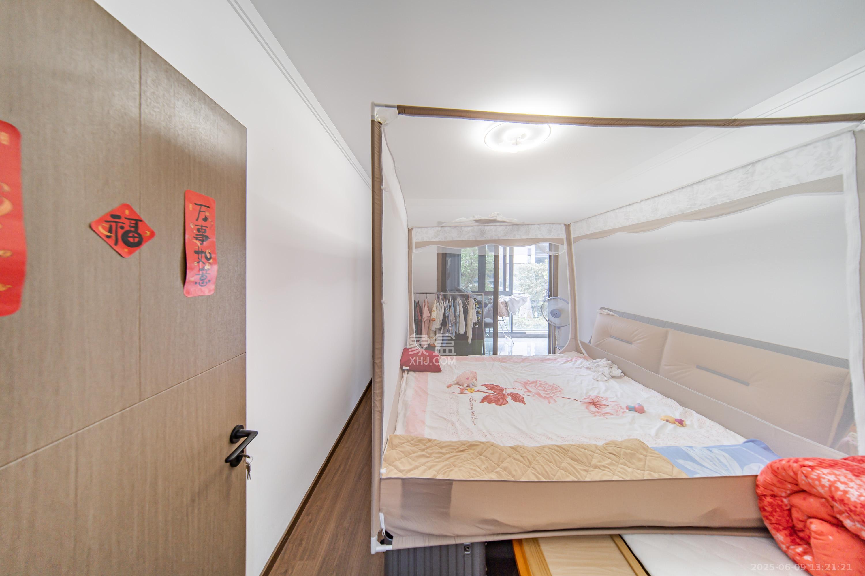 城发恒伟星雅韵(恒伟星辉苑) 4室2厅2卫 172.0万 城发恒伟星雅韵(恒伟星辉苑) 4室2厅2卫 172.0万卧室