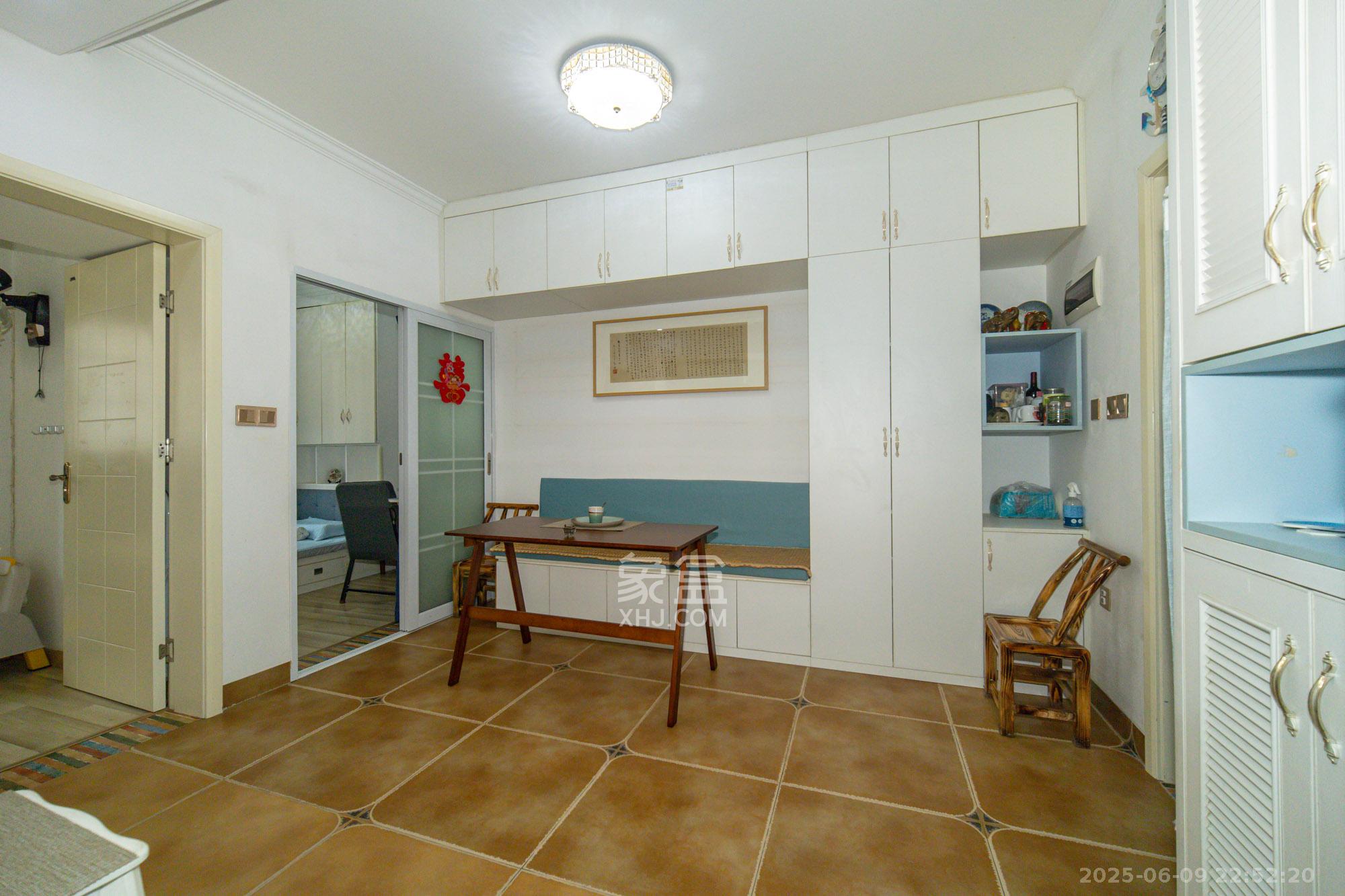 印山蓝色海岸 2室2厅1卫 38.0万 印山蓝色海岸 2室2厅1卫 38.0万客厅