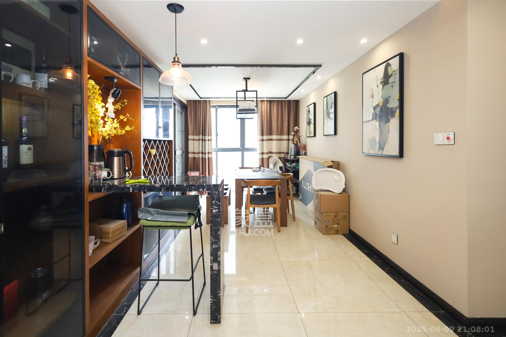 秀峰景园(领秀峰) 3室2厅2卫 110.0万 秀峰景园(领秀峰) 3室2厅2卫 110.0万客厅