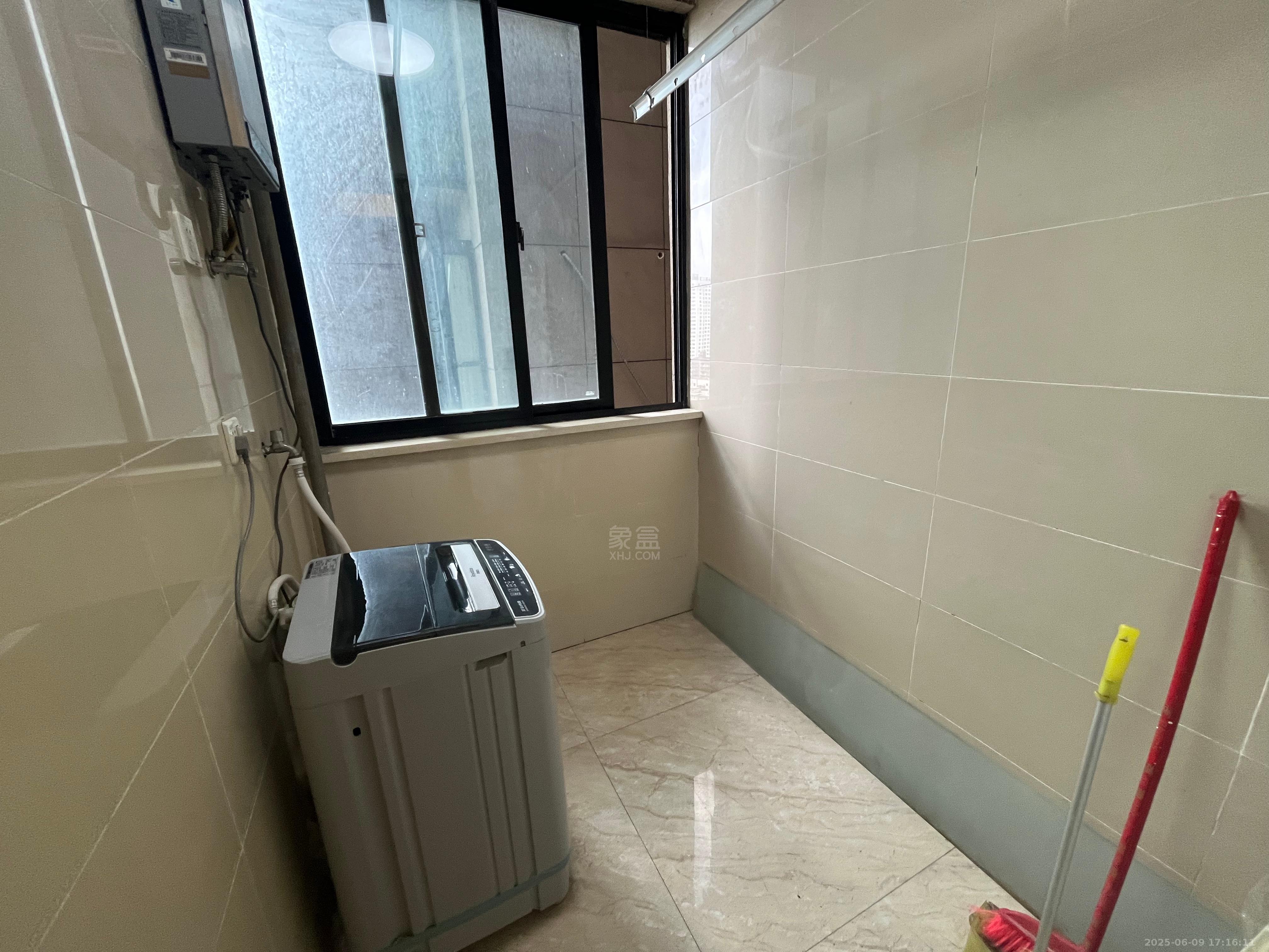 中央商业广场  3室2厅1卫    3000.0元/月 中央商业广场  3室2厅1卫    3000.0元/月室内图