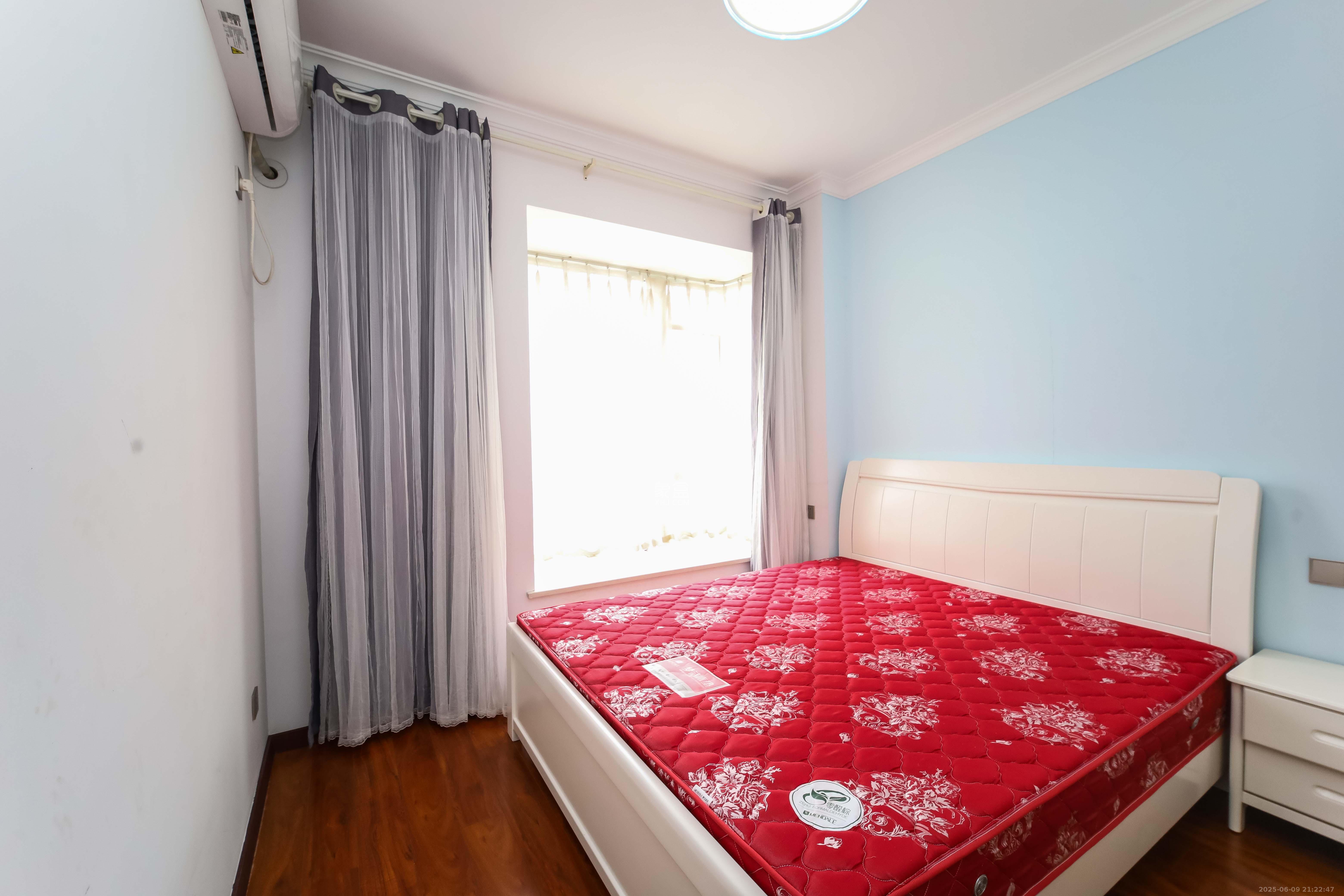 泊爱蓝湾  2室2厅1卫    84.0万卧室