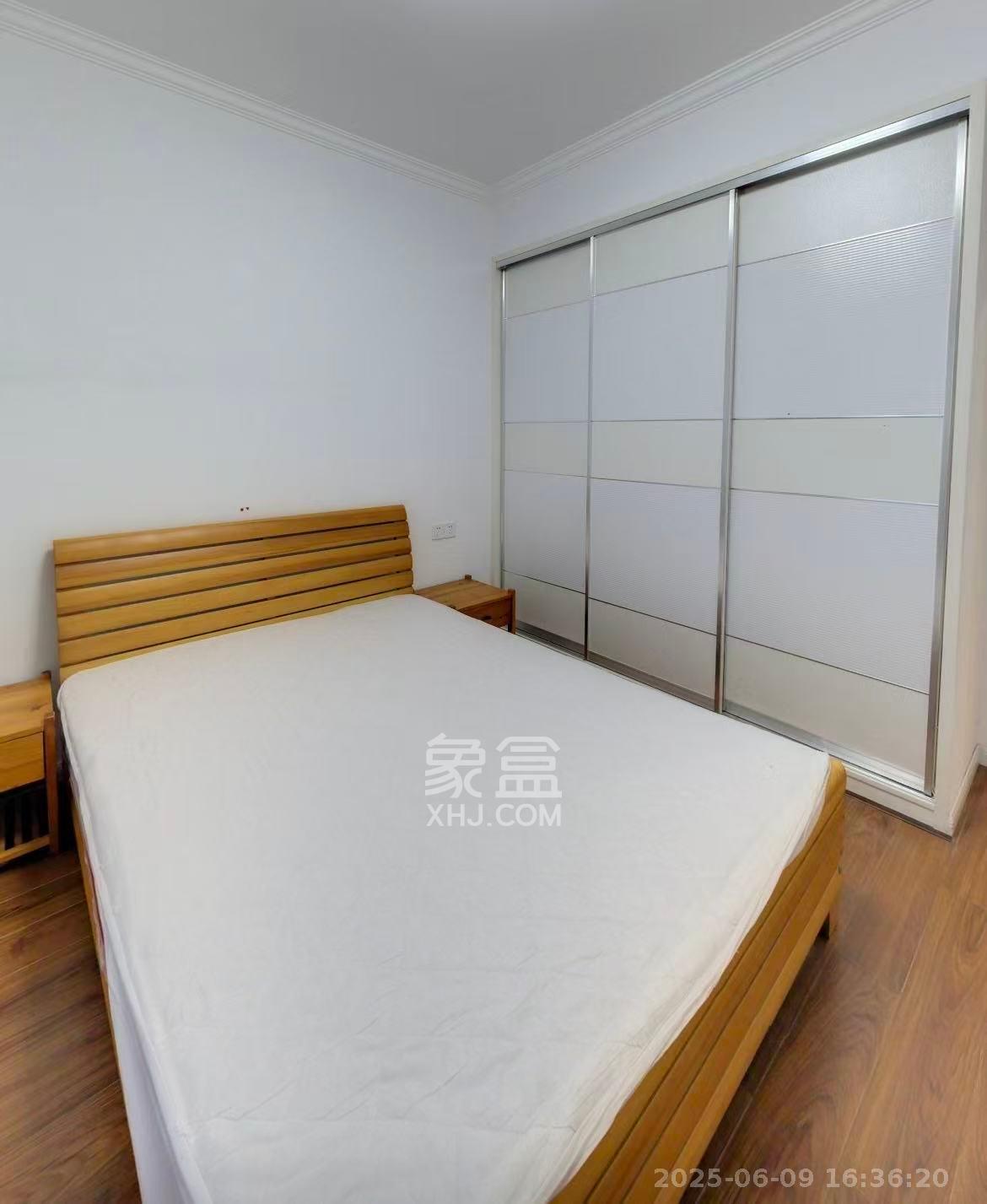 八方小区B区  3室2厅2卫   4500.00元/月室内图