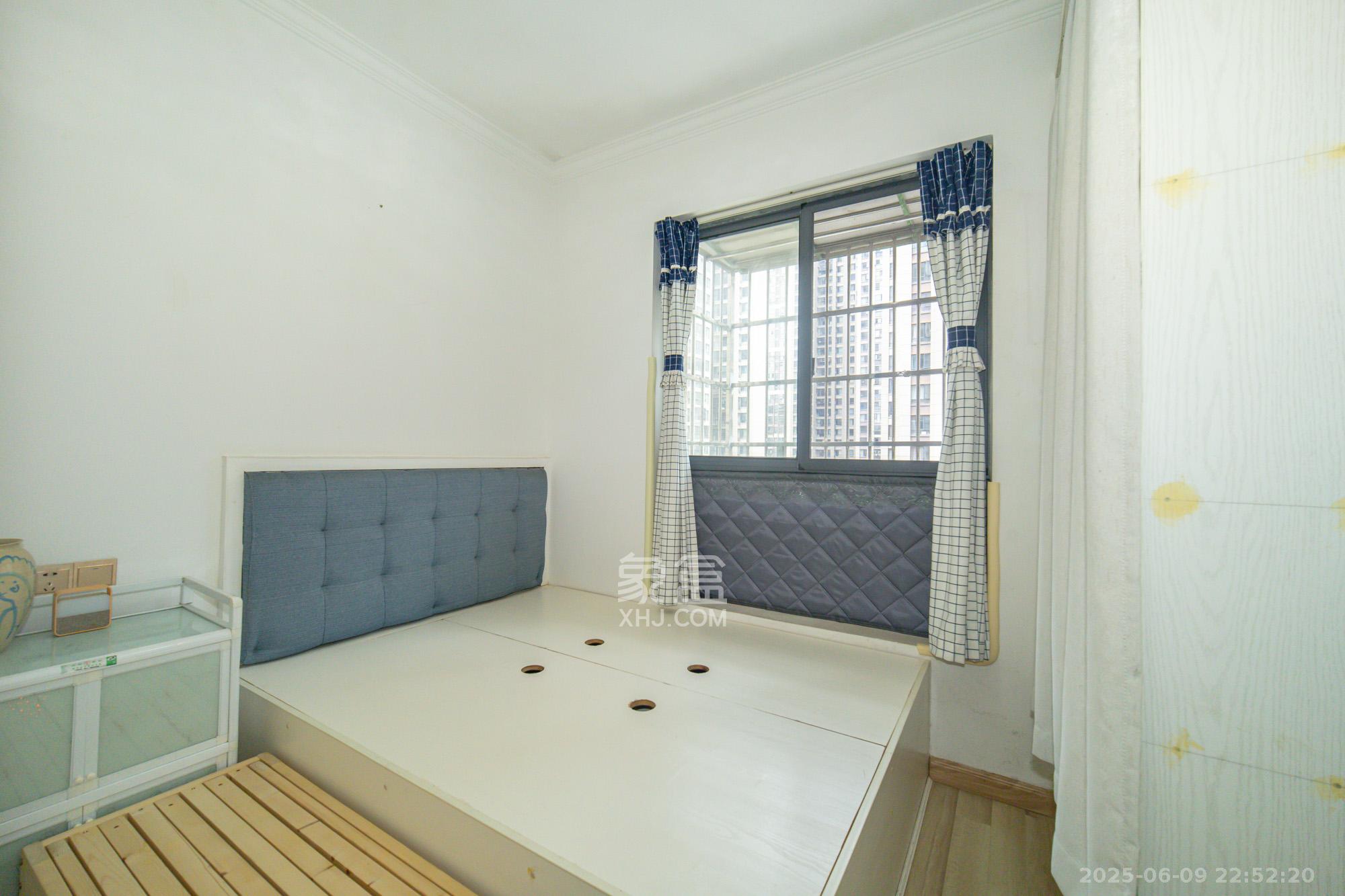 印山蓝色海岸 2室2厅1卫 38.0万 印山蓝色海岸 2室2厅1卫 38.0万卧室