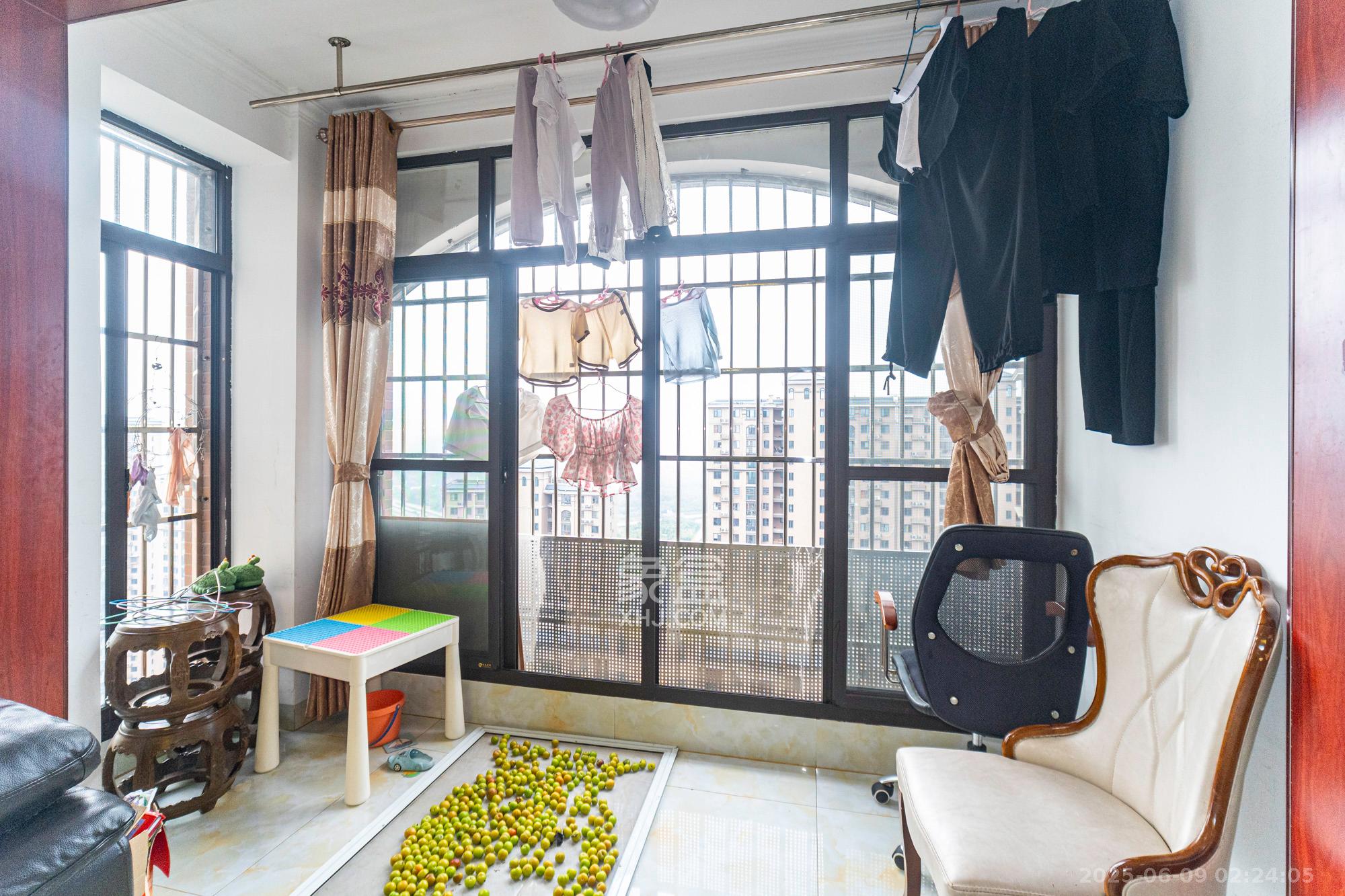 中安善化国际  3室2厅2卫    48.8万阳台