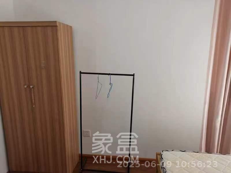 爵世名邸东湖（东湖壹号企业总部基地）  4室2厅1卫   2400.00元/月室内图