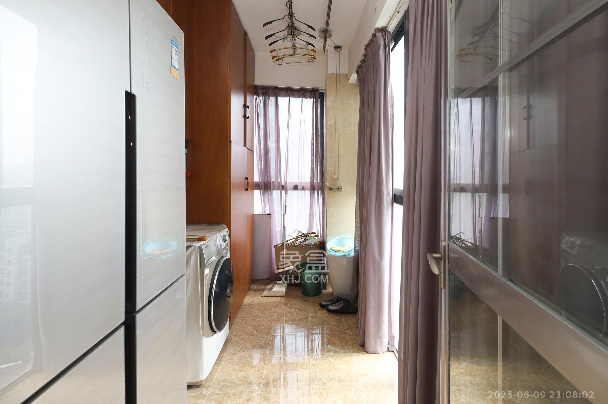 秀峰景园(领秀峰) 3室2厅2卫 110.0万 秀峰景园(领秀峰) 3室2厅2卫 110.0万阳台