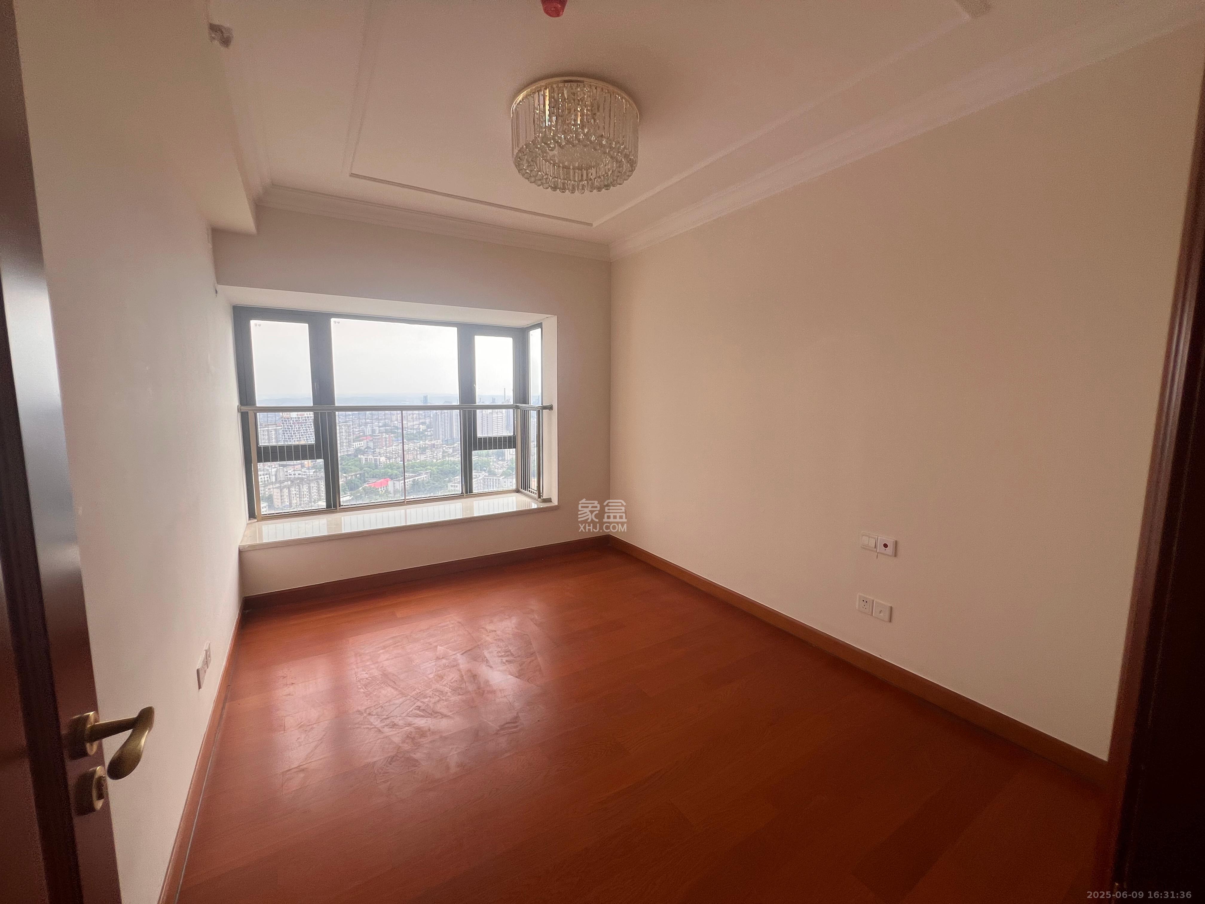 恒大翡翠华庭 2室2厅1卫 1600.0元/月 恒大翡翠华庭 2室2厅1卫 1600.0元/月室内图